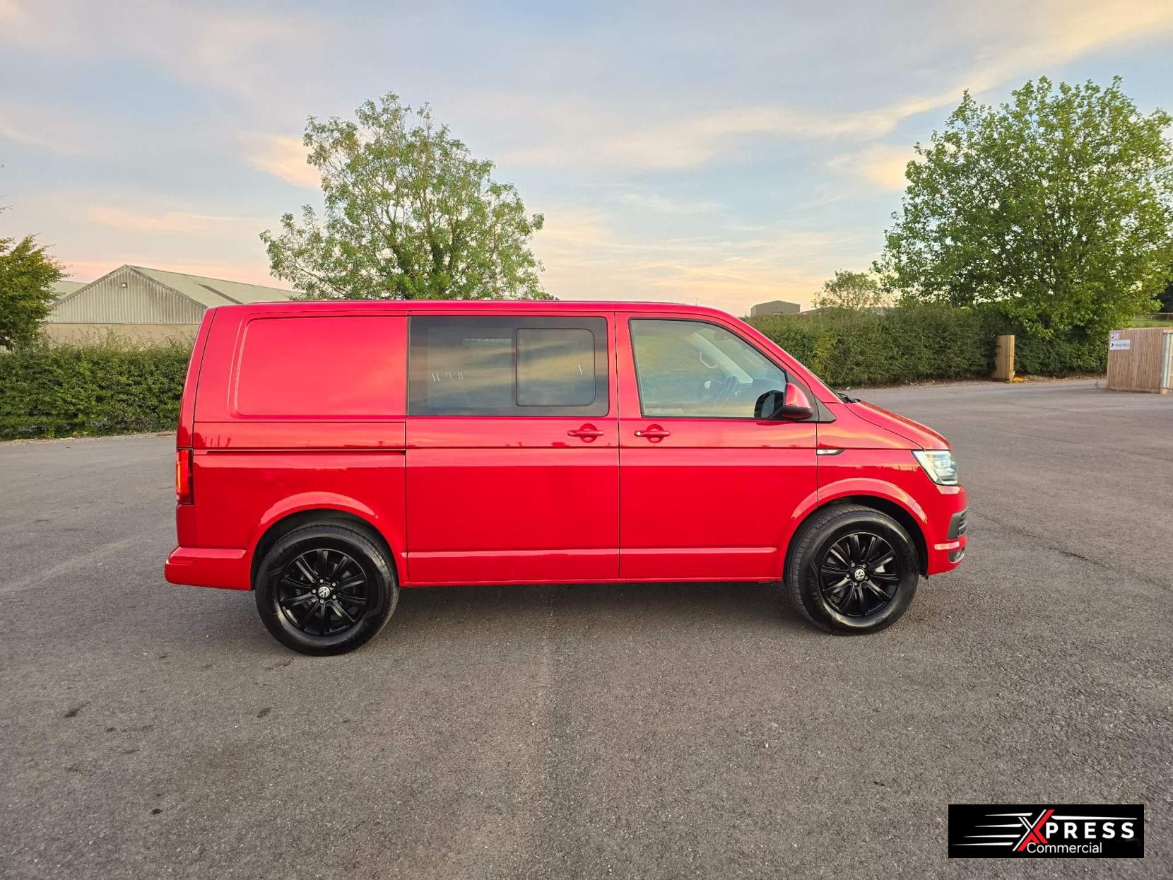 Volkswagen Transporter 2.0 TDI T32 BlueMotion Tech Highline Crew Van DSG FWD SWB Euro 6 (s/s) 5dr