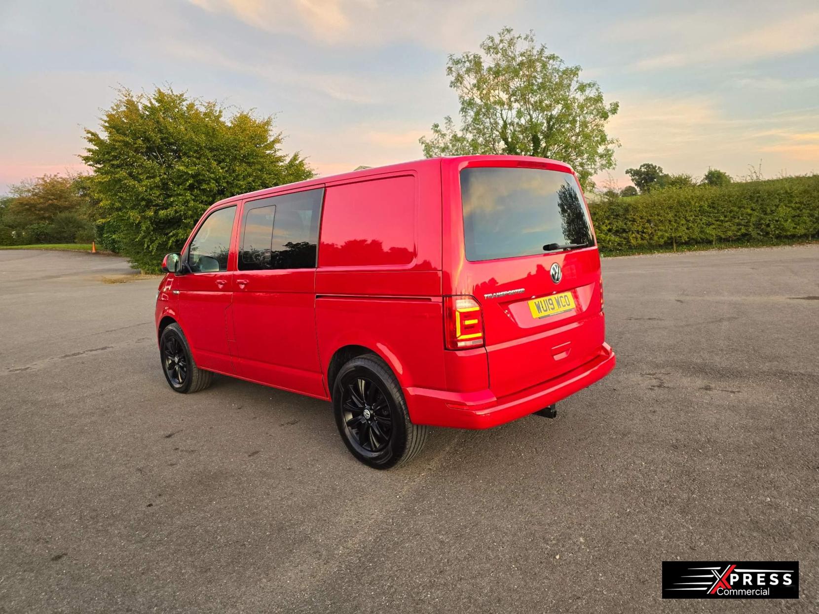 Volkswagen Transporter 2.0 TDI T32 BlueMotion Tech Highline Crew Van DSG FWD SWB Euro 6 (s/s) 5dr