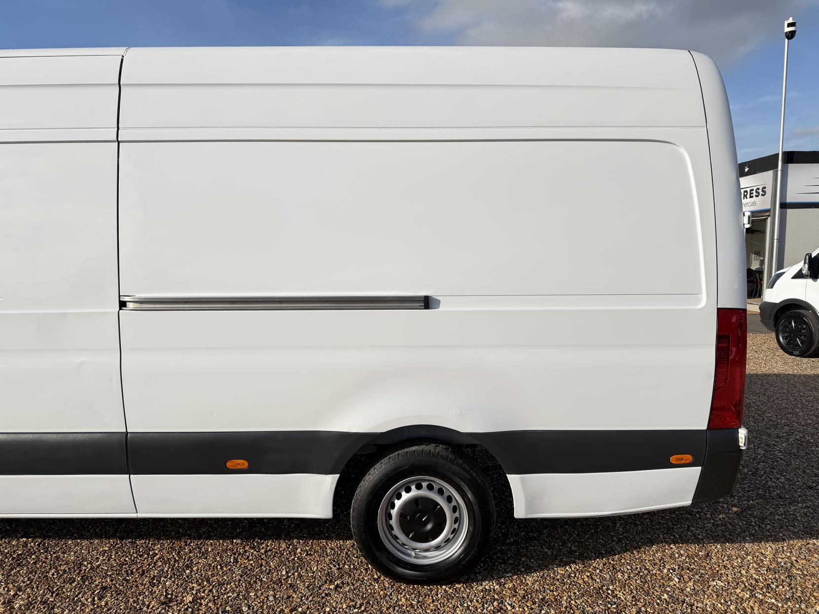 Mercedes-Benz Sprinter 2.1 314 CDI Panel Van 5dr Diesel Manual RWD L3 H2 Euro 6 (143 ps)