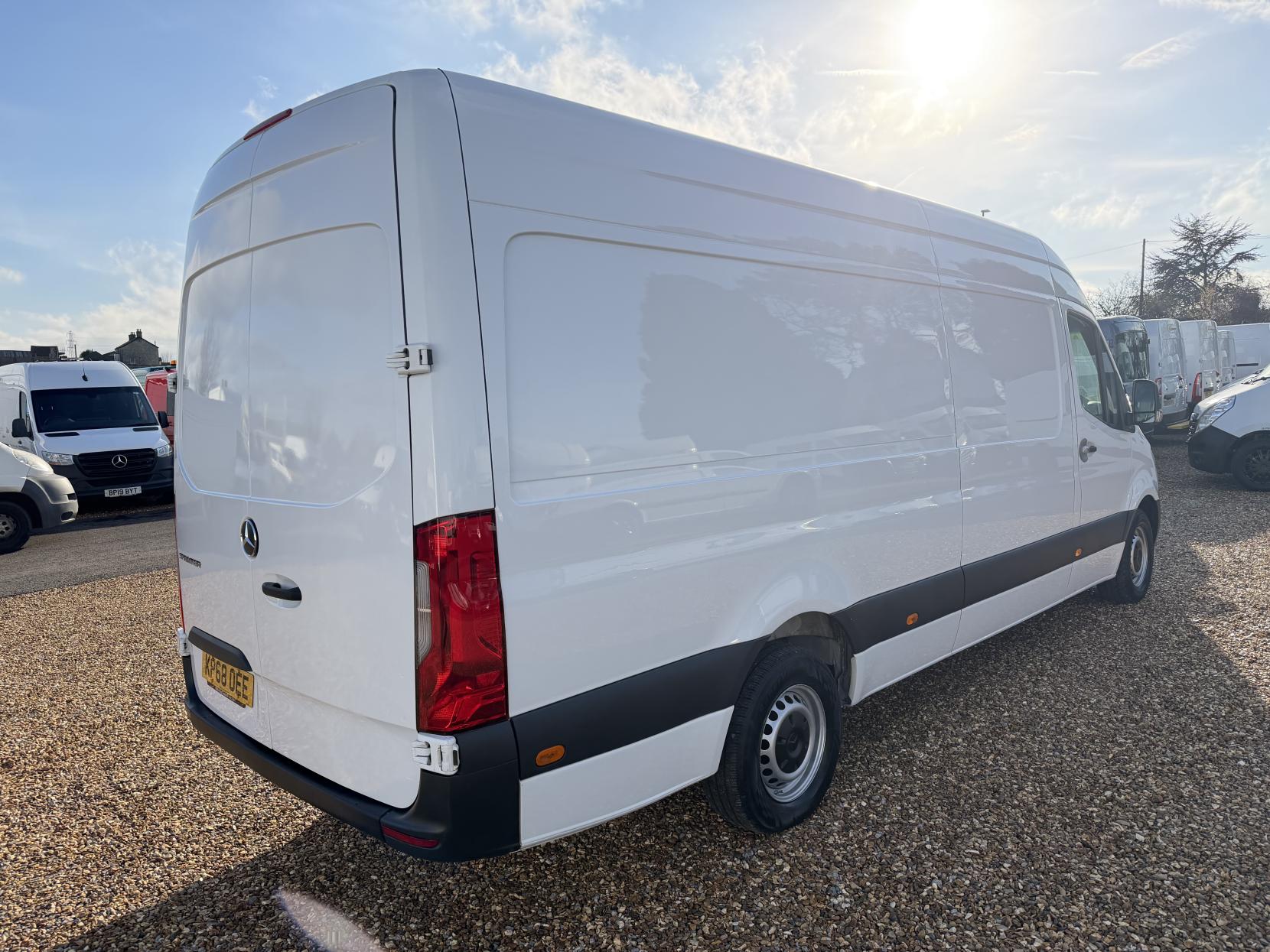 Mercedes-Benz Sprinter 2.1 314 CDI Panel Van 5dr Diesel Manual RWD L3 H2 Euro 6 (143 ps)