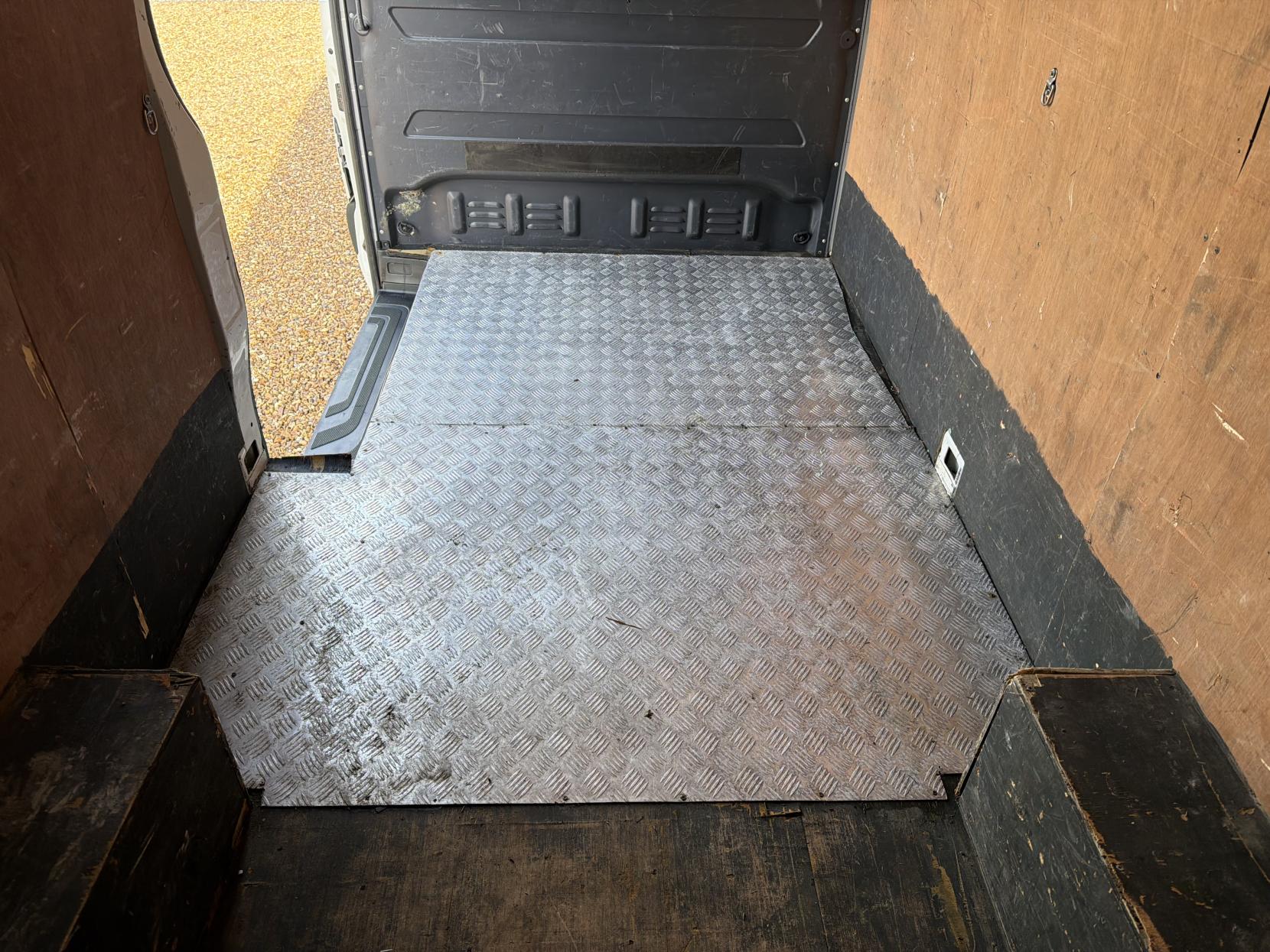 Mercedes-Benz Sprinter 2.1 314 CDI Panel Van 5dr Diesel Manual RWD L3 H2 Euro 6 (143 ps)