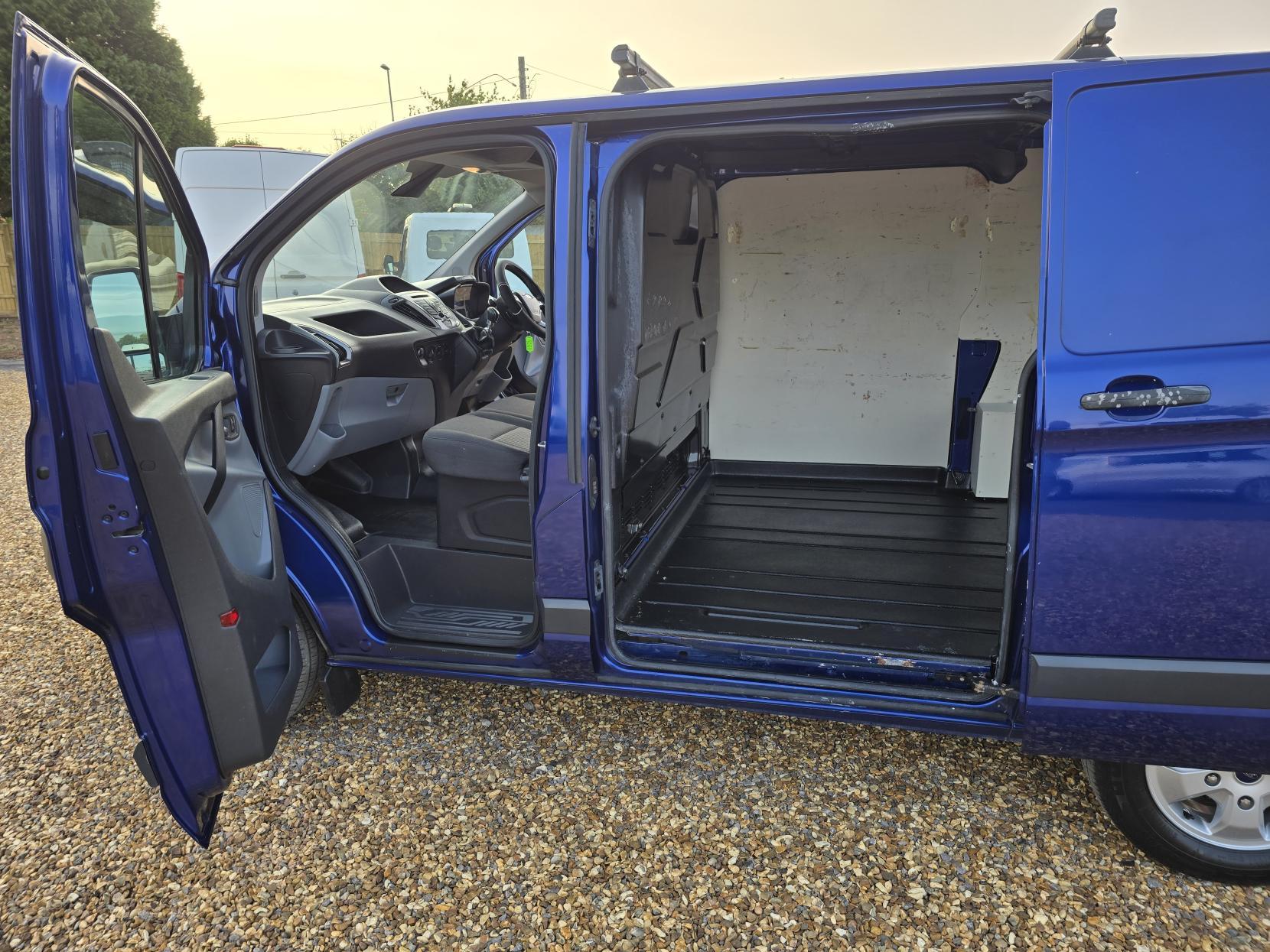 Ford Transit Custom 2.2 TDCi 270 Trend Panel Van 5dr Diesel Manual L1 H1 (186 g/km, 123 bhp)