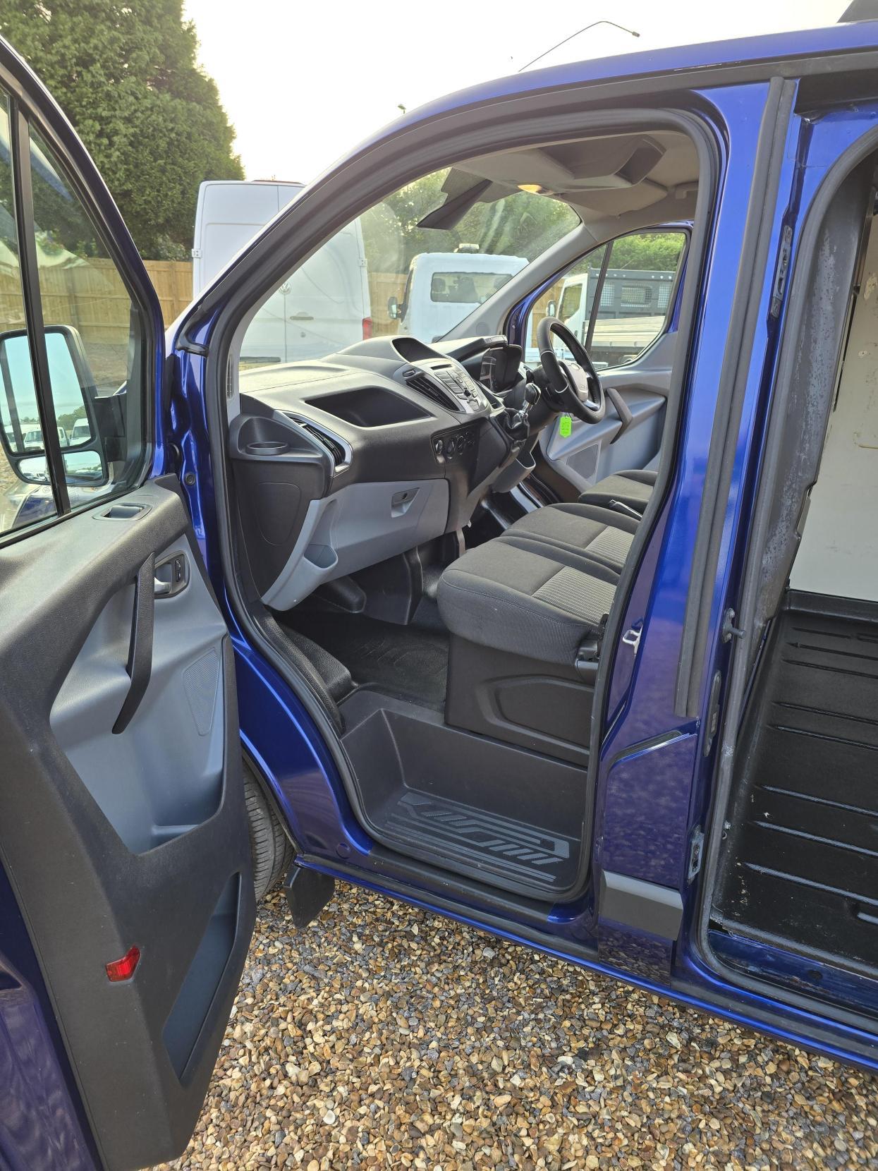 Ford Transit Custom 2.2 TDCi 270 Trend Panel Van 5dr Diesel Manual L1 H1 (186 g/km, 123 bhp)