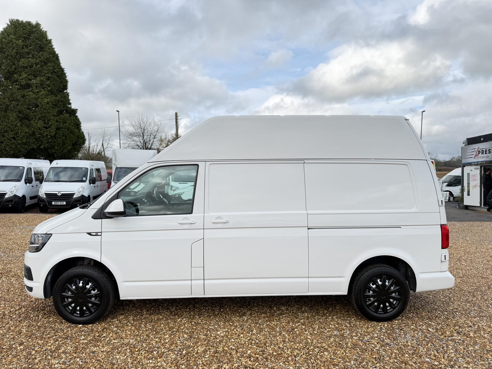 Volkswagen Transporter 2.0 TDI T28 Trendline Panel Van 5dr Diesel Manual FWD LWB Euro 6 (s/s) (102 ps)