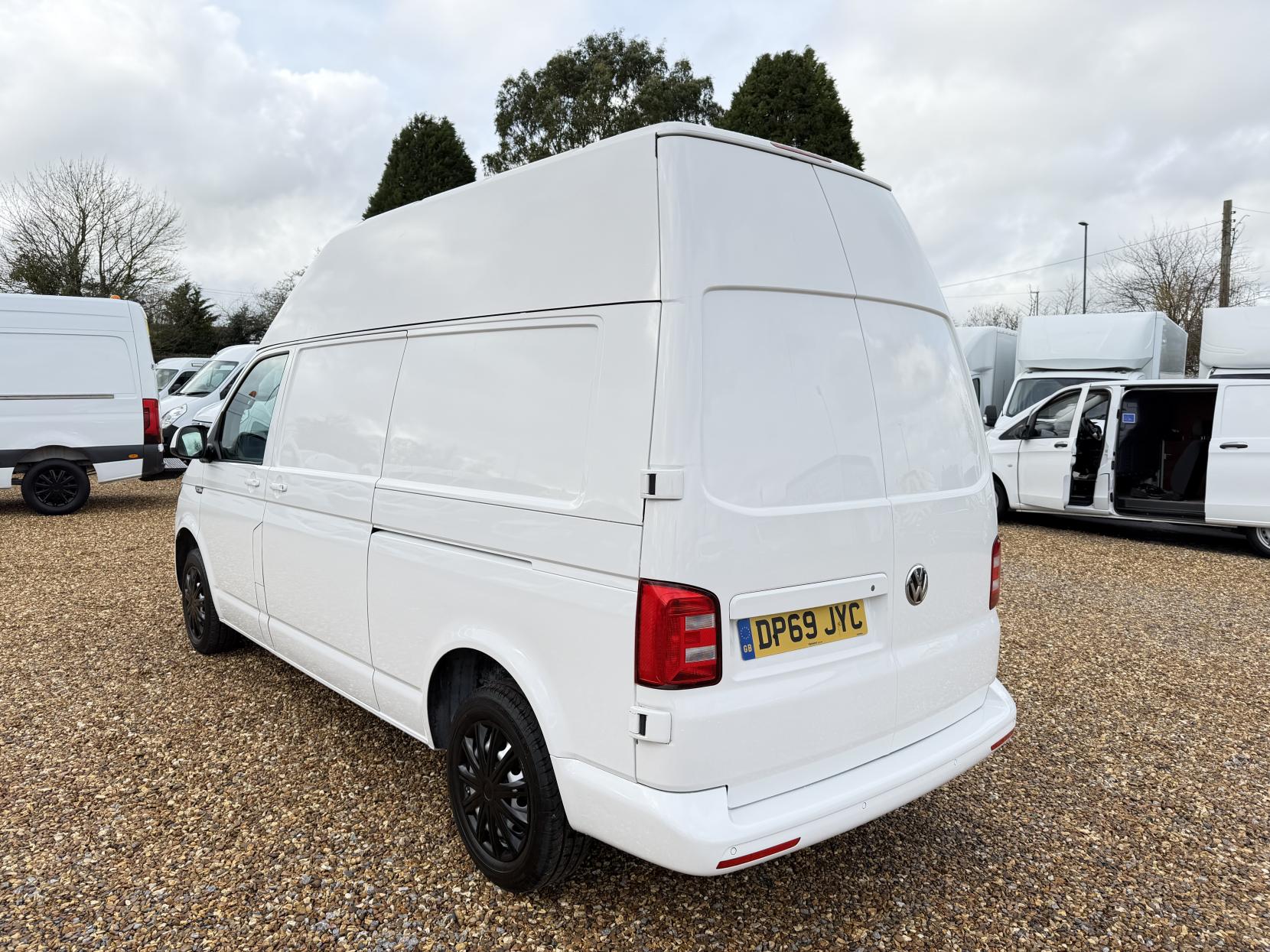 Volkswagen Transporter 2.0 TDI T28 Trendline Panel Van 5dr Diesel Manual FWD LWB Euro 6 (s/s) (102 ps)
