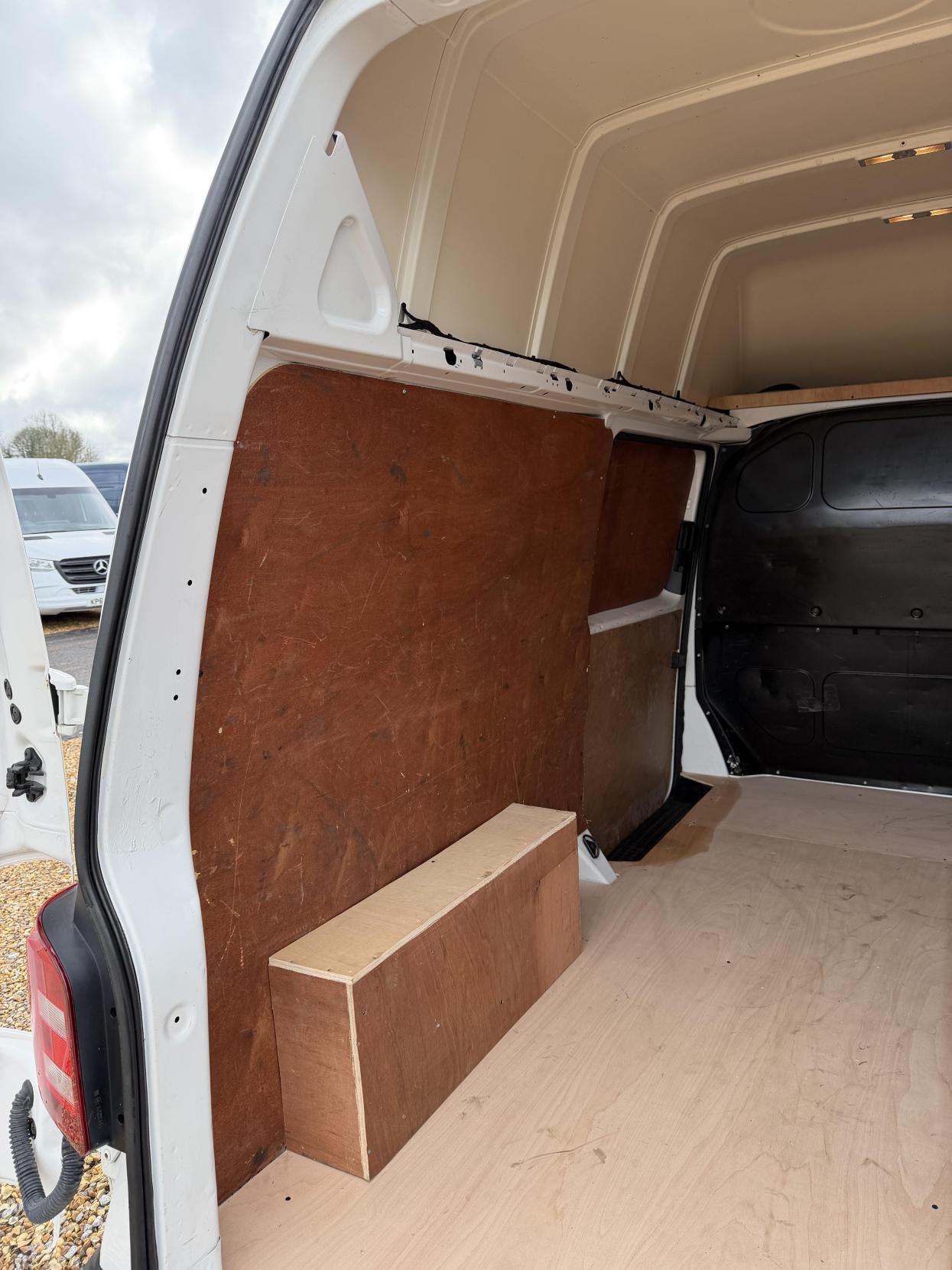 Volkswagen Transporter 2.0 TDI T28 Trendline Panel Van 5dr Diesel Manual FWD LWB Euro 6 (s/s) (102 ps)