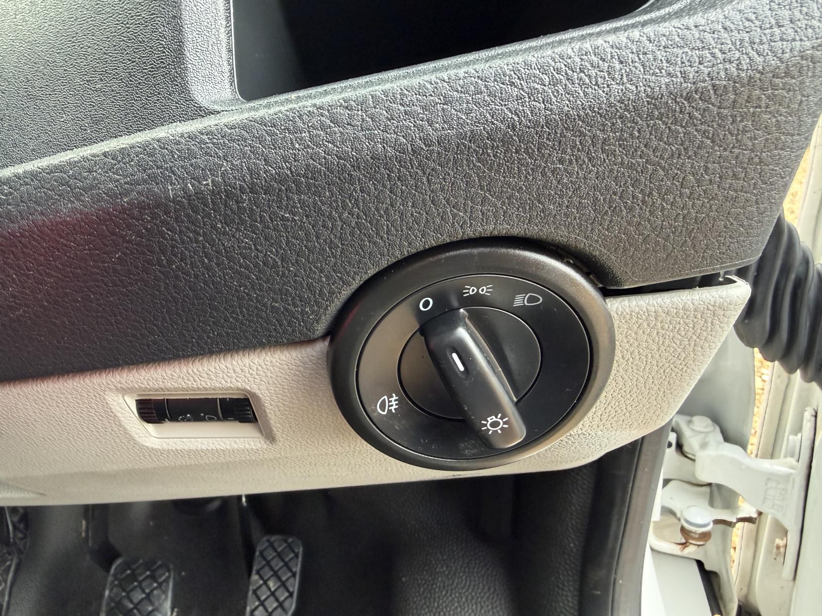 Volkswagen Transporter 2.0 TDI T28 Trendline Panel Van 5dr Diesel Manual FWD LWB Euro 6 (s/s) (102 ps)