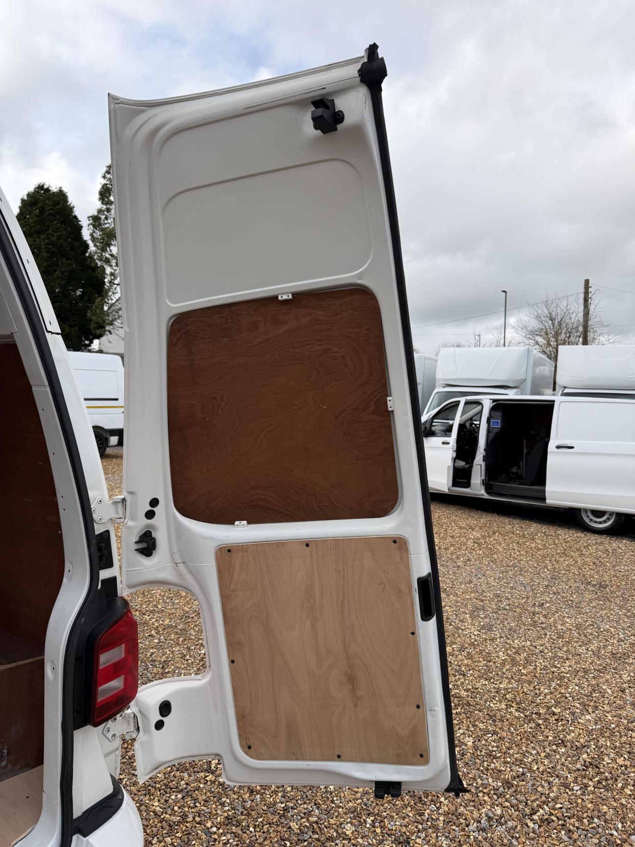 Volkswagen Transporter 2.0 TDI T28 Trendline Panel Van 5dr Diesel Manual FWD LWB Euro 6 (s/s) (102 ps)