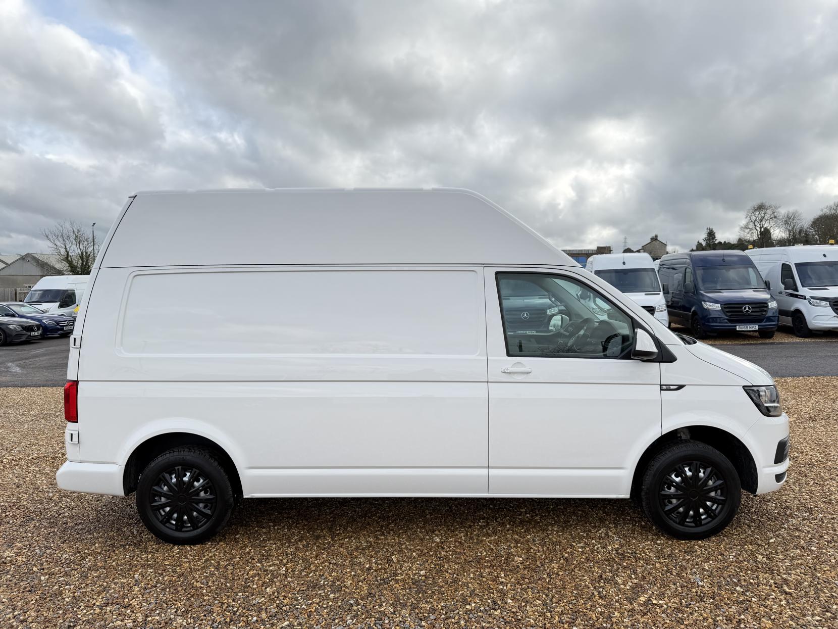 Volkswagen Transporter 2.0 TDI T28 Trendline Panel Van 5dr Diesel Manual FWD LWB Euro 6 (s/s) (102 ps)