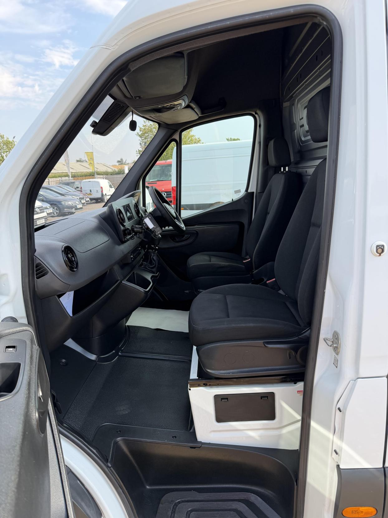 2019 Mercedes-Benz Sprinter 2.1 311 CDI Panel Van 5dr Diesel Manual RWD L3 H2 Euro 6 (114 ps) - Thumbnail 12