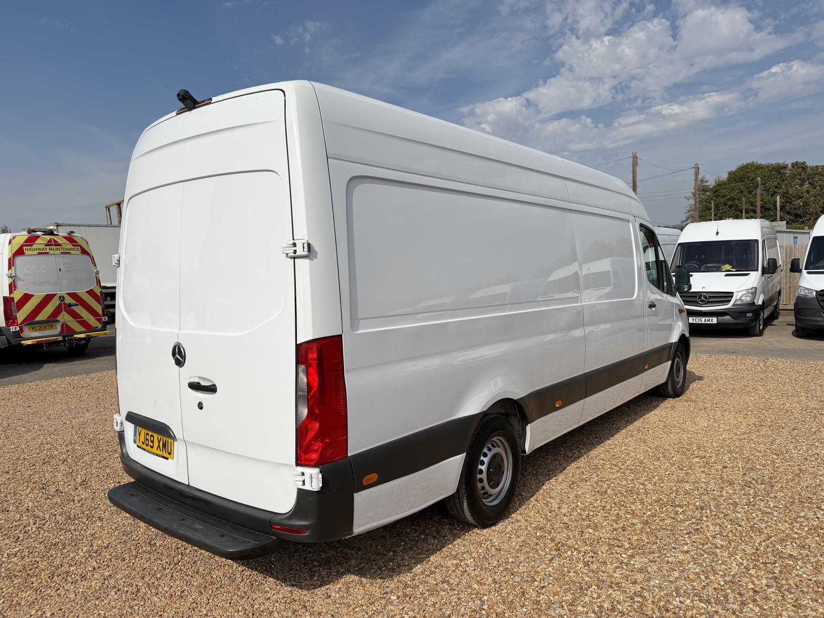 2019 Mercedes-Benz Sprinter 2.1 311 CDI Panel Van 5dr Diesel Manual RWD L3 H2 Euro 6 (114 ps) - Thumbnail 11
