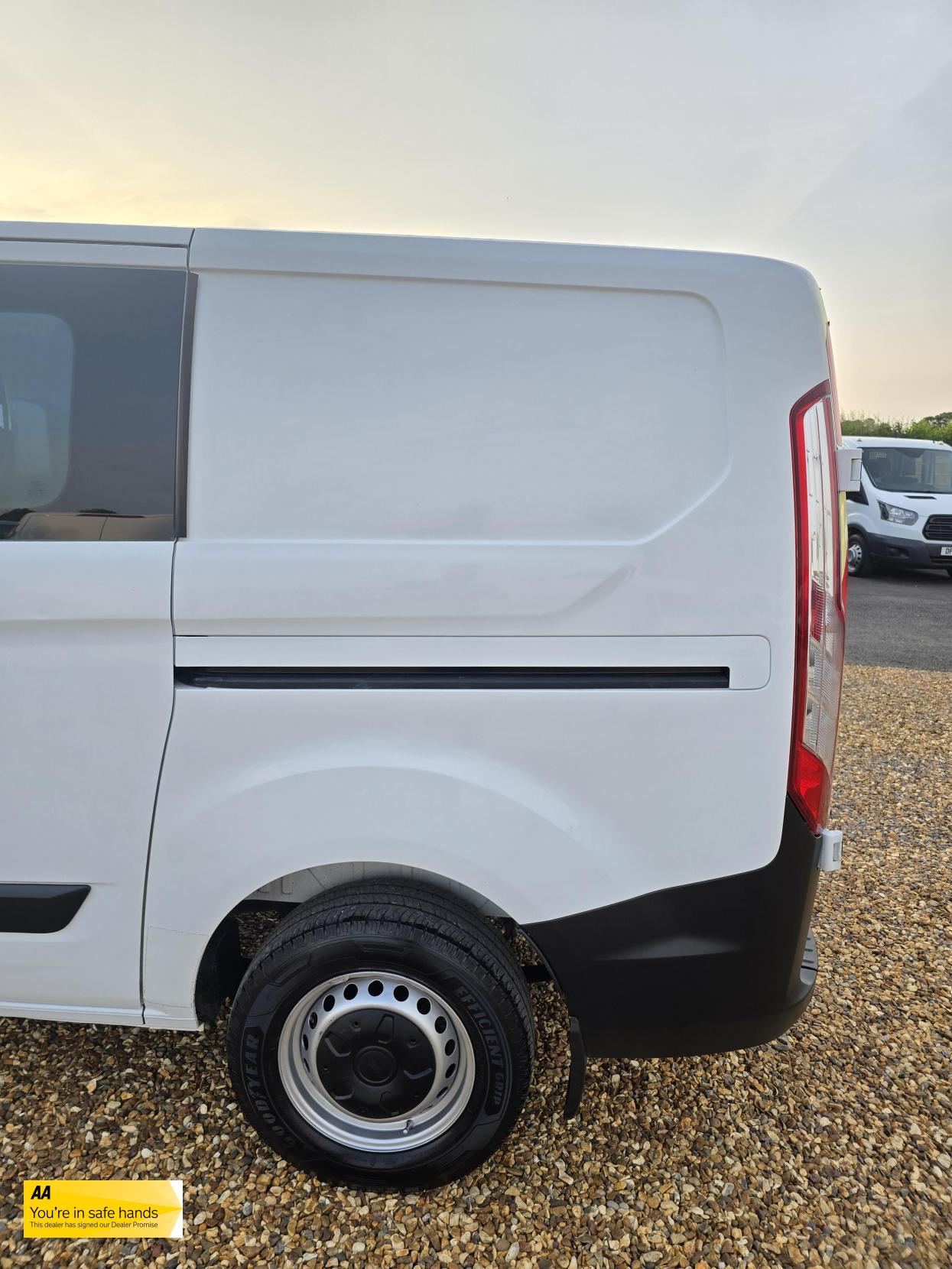 Ford Transit Custom 2.0 280 EcoBlue Crew Van Double Cab 5dr Diesel Manual L1 H1 Euro 6 (5 Seat) (105 ps)