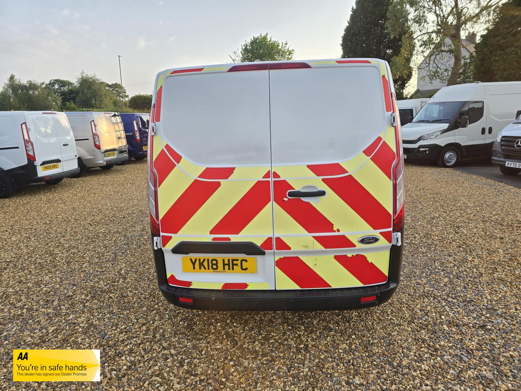 Ford Transit Custom 2.0 280 EcoBlue Crew Van Double Cab 5dr Diesel Manual L1 H1 Euro 6 (5 Seat) (105 ps)