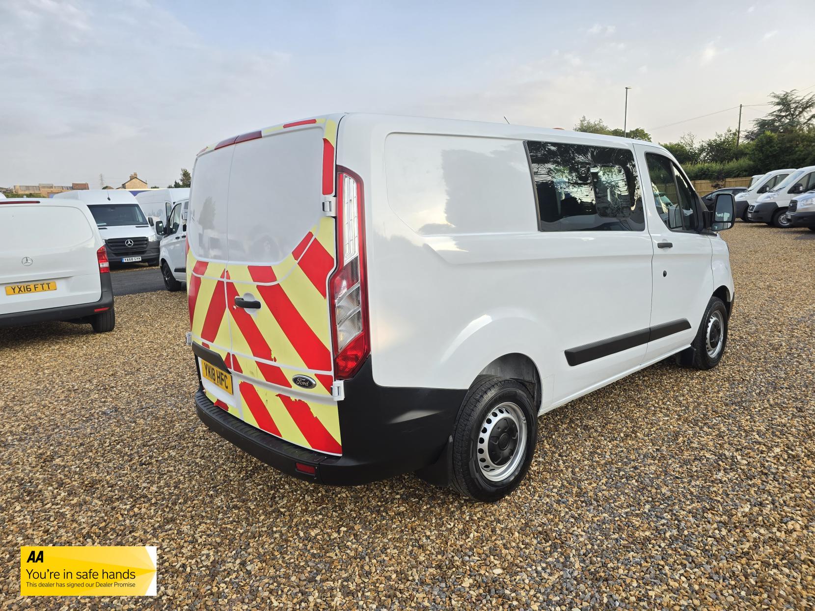 Ford Transit Custom 2.0 280 EcoBlue Crew Van Double Cab 5dr Diesel Manual L1 H1 Euro 6 (5 Seat) (105 ps)