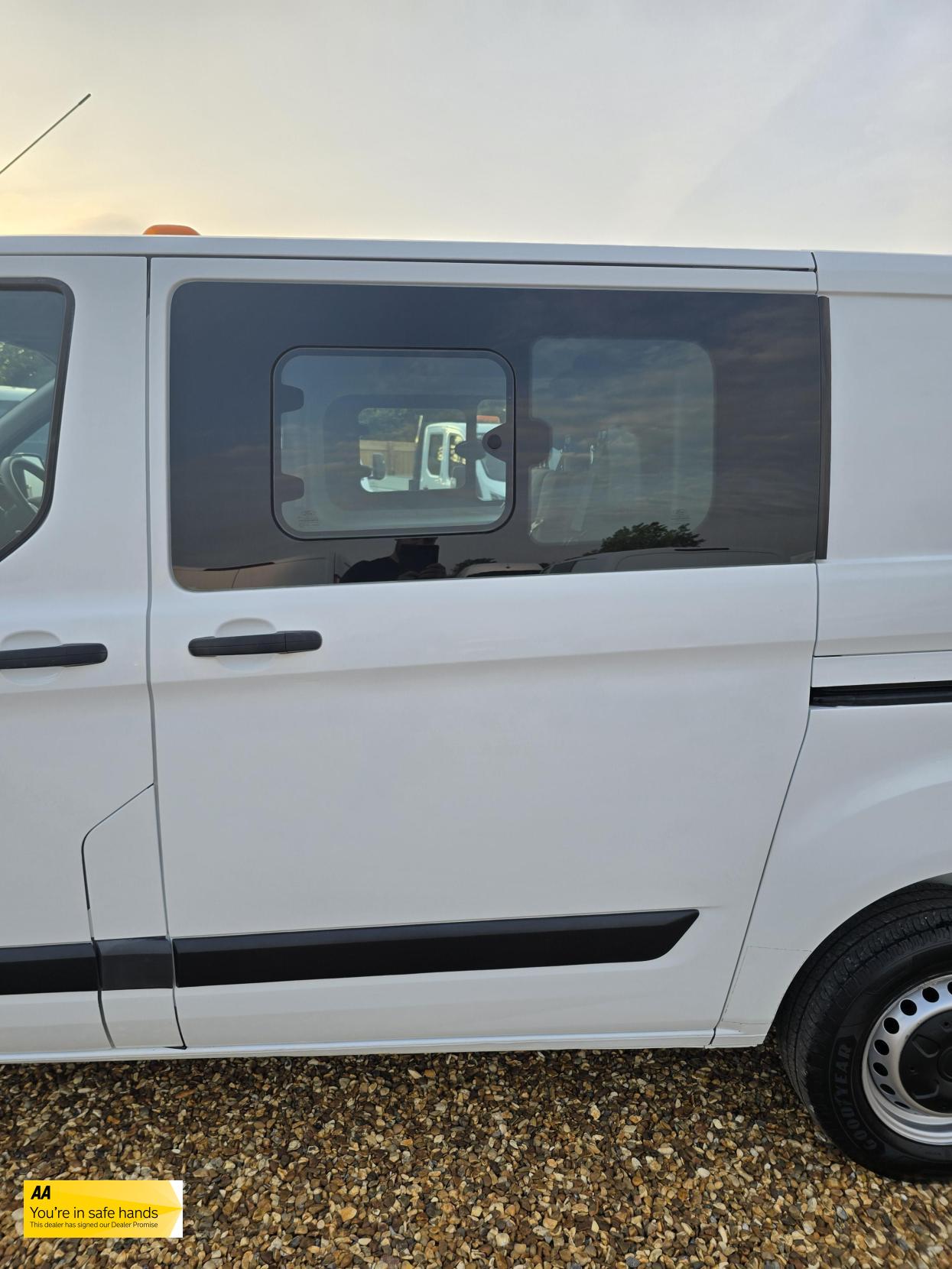 Ford Transit Custom 2.0 280 EcoBlue Crew Van Double Cab 5dr Diesel Manual L1 H1 Euro 6 (5 Seat) (105 ps)
