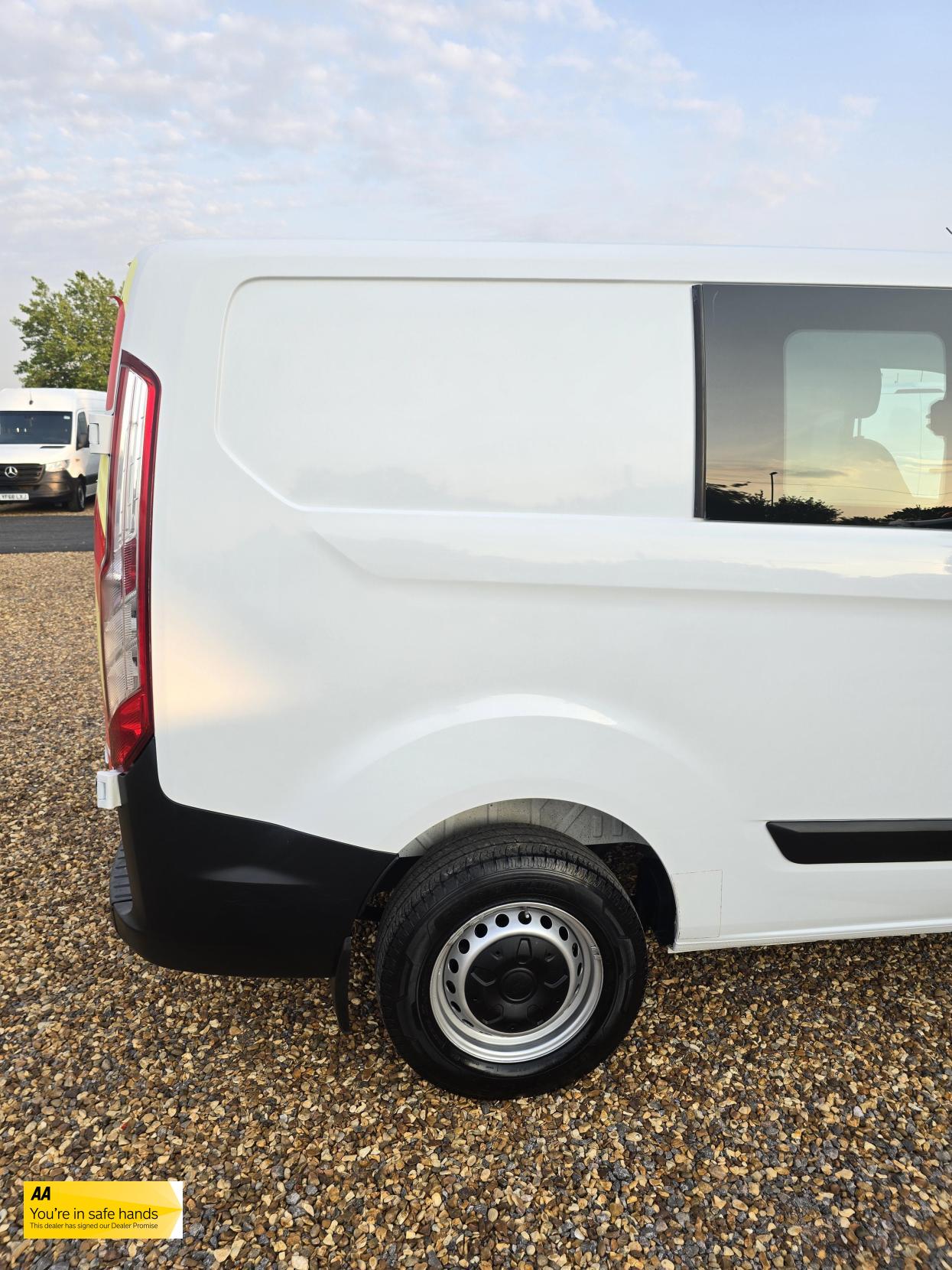 Ford Transit Custom 2.0 280 EcoBlue Crew Van Double Cab 5dr Diesel Manual L1 H1 Euro 6 (5 Seat) (105 ps)