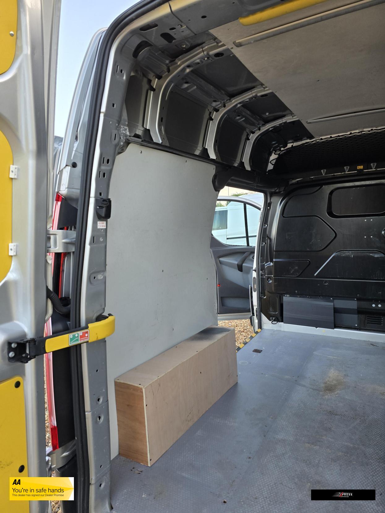 Ford Transit Custom Transit Custom 2.2 TDCi 310 ECOnetic Panel Van 5dr Diesel Manual L1 H1 (162 g/km, 98 bhp)
