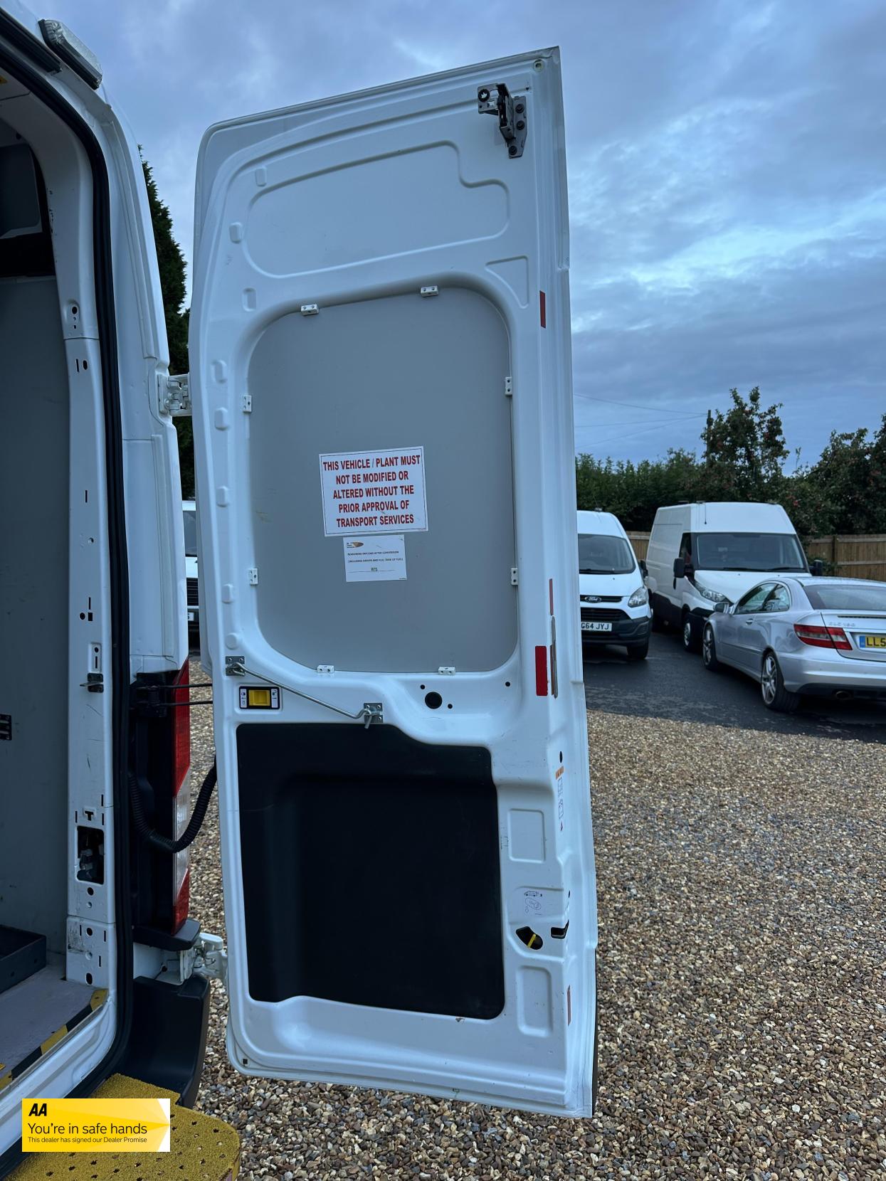 Ford Transit 2.2 TDCi 350 Panel Van 5dr Diesel Manual RWD L2 H3 Euro 5 (125 ps)