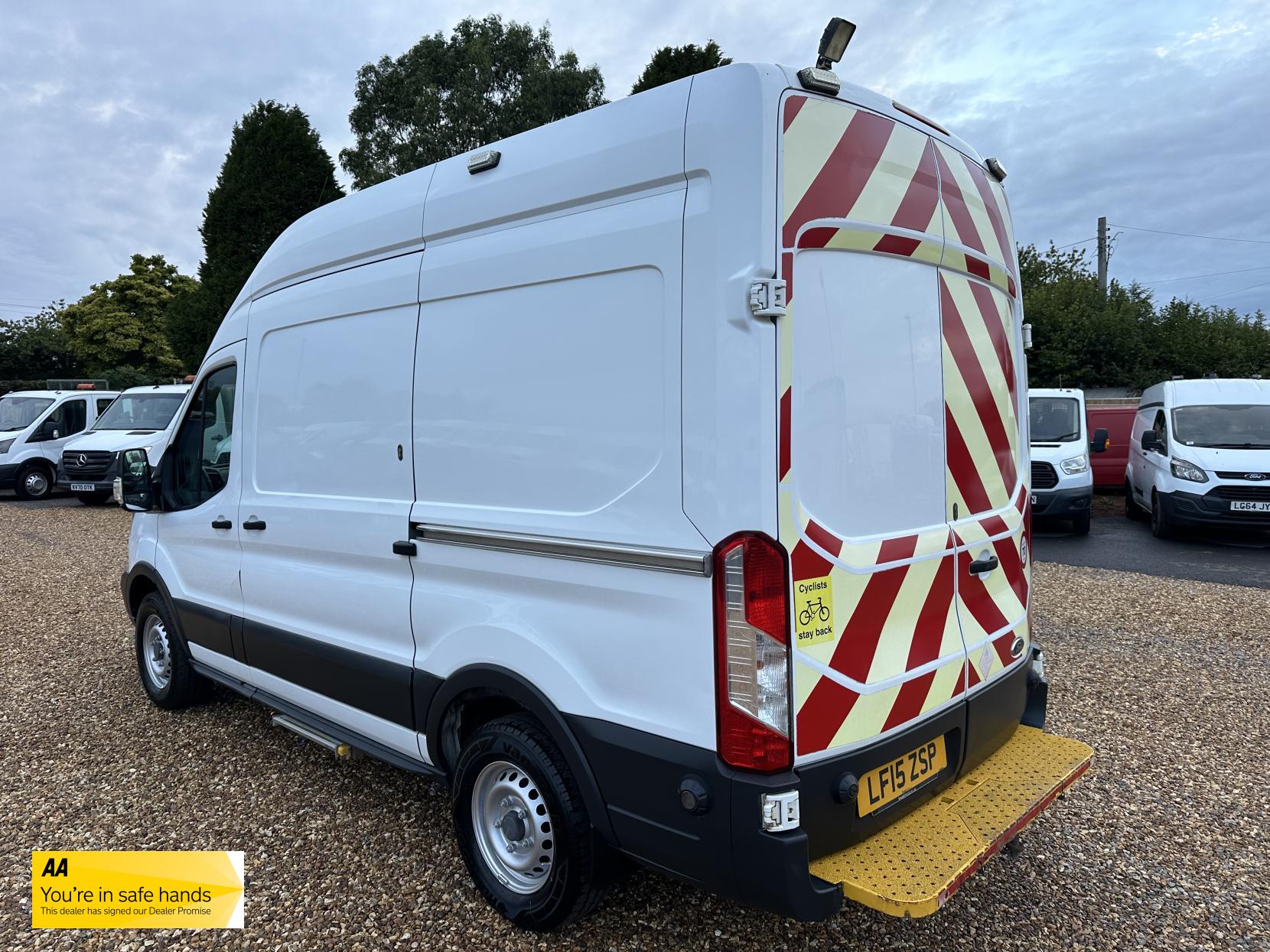Ford Transit 2.2 TDCi 350 Panel Van 5dr Diesel Manual RWD L2 H3 Euro 5 (125 ps)