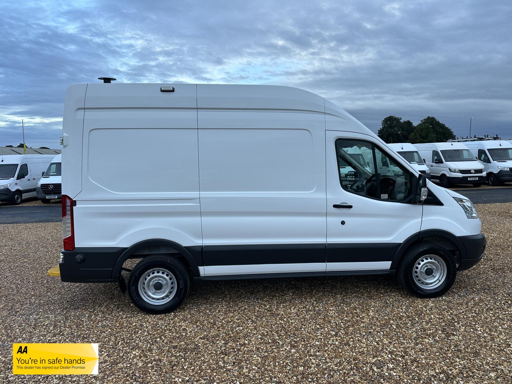 Ford Transit 2.2 TDCi 350 Panel Van 5dr Diesel Manual RWD L2 H3 Euro 5 (125 ps)
