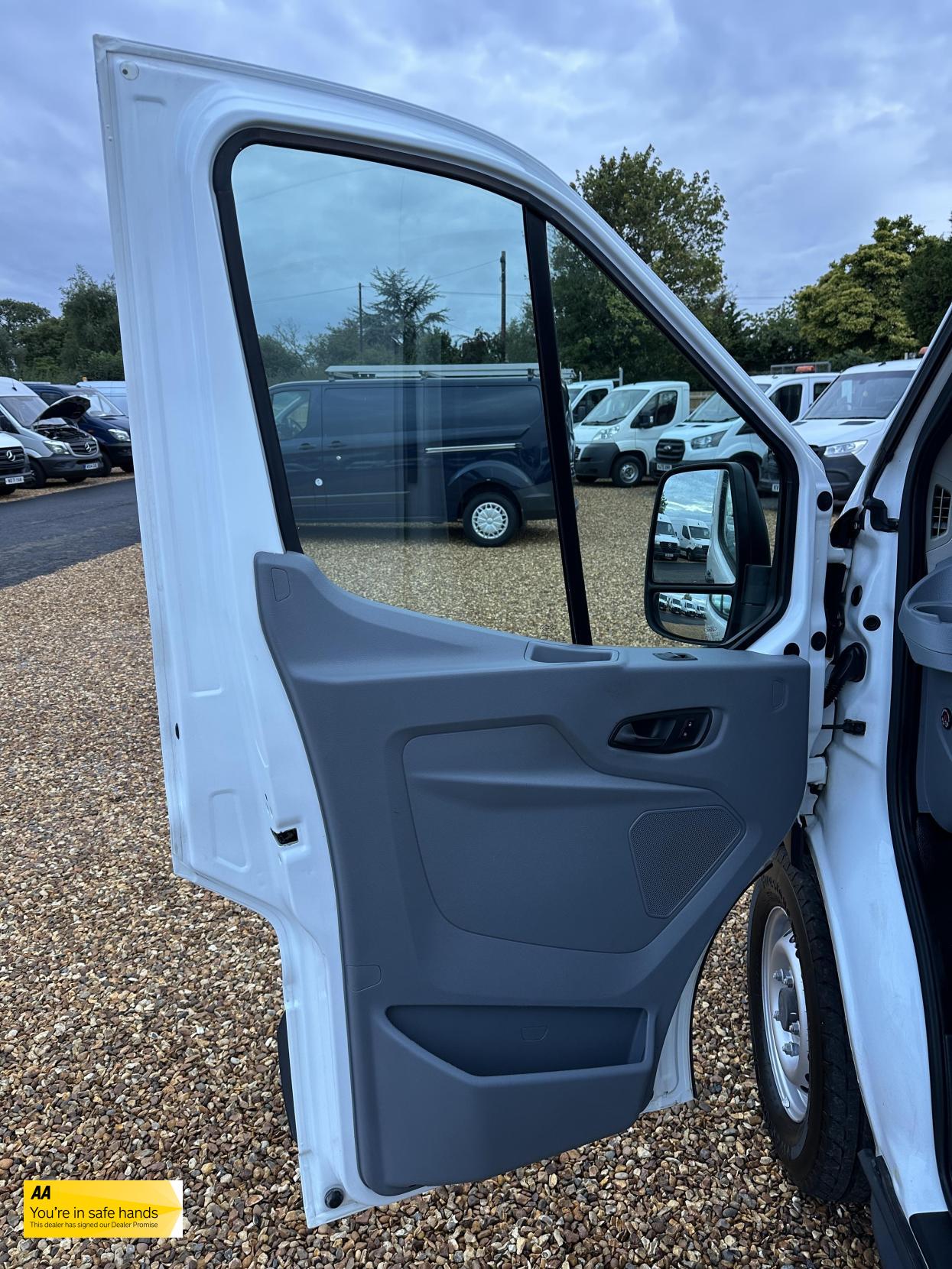 Ford Transit 2.2 TDCi 350 Panel Van 5dr Diesel Manual RWD L2 H3 Euro 5 (125 ps)