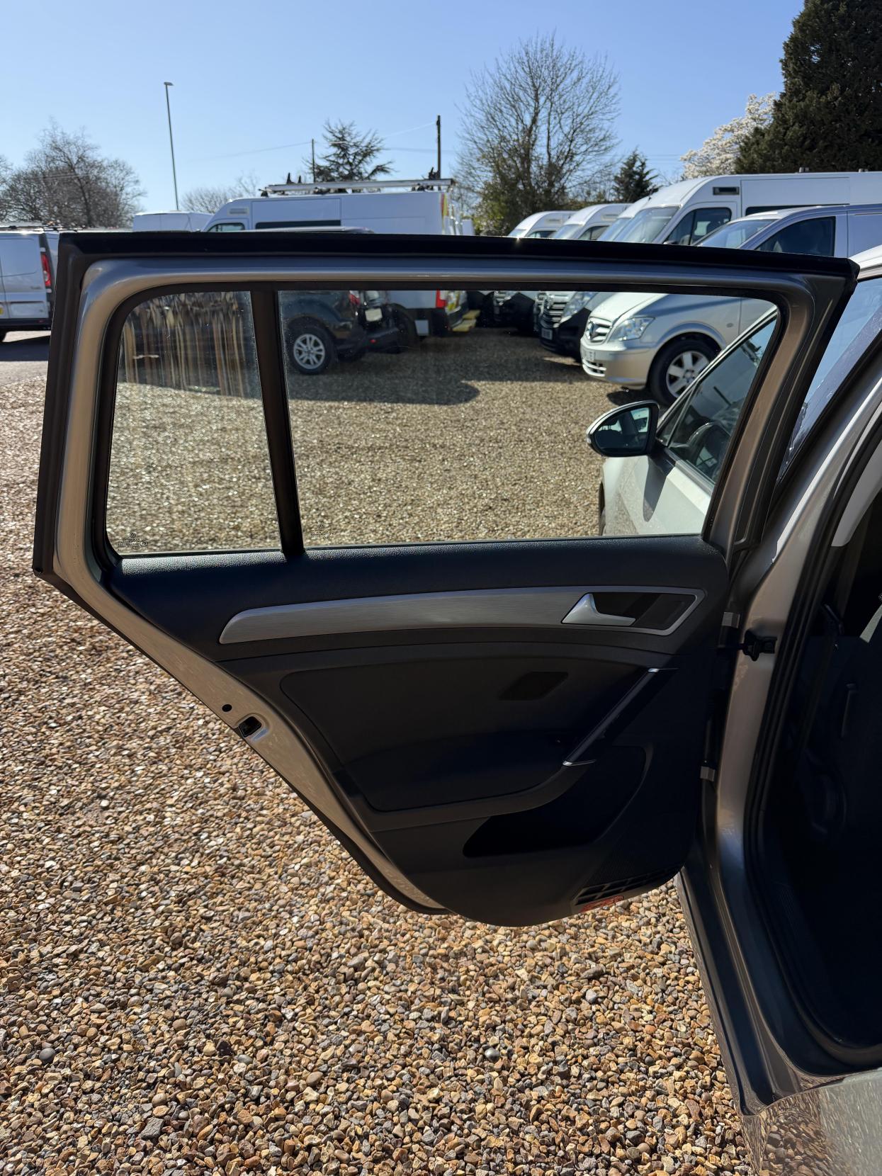 Volkswagen Golf 1.6 TDI BlueMotion Tech SE Estate 5dr Diesel DSG Euro 5 (s/s) (105 ps)