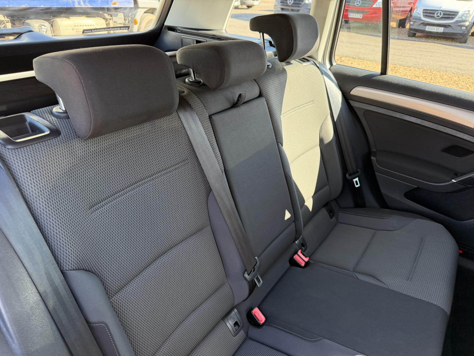 Volkswagen Golf 1.6 TDI BlueMotion Tech SE Estate 5dr Diesel DSG Euro 5 (s/s) (105 ps)