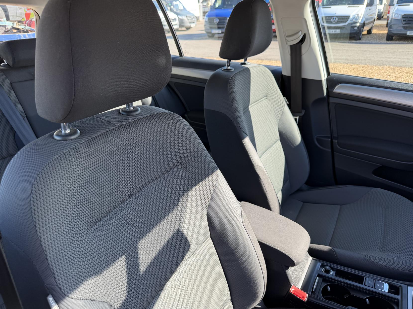 Volkswagen Golf 1.6 TDI BlueMotion Tech SE Estate 5dr Diesel DSG Euro 5 (s/s) (105 ps)