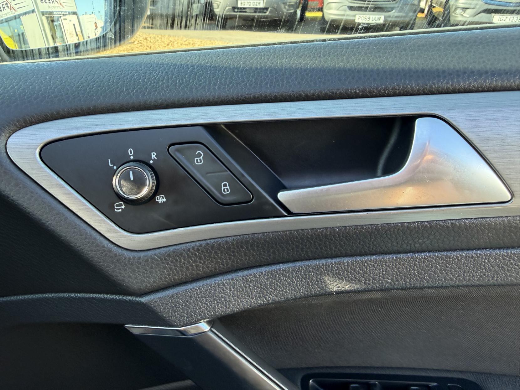 Volkswagen Golf 1.6 TDI BlueMotion Tech SE Estate 5dr Diesel DSG Euro 5 (s/s) (105 ps)