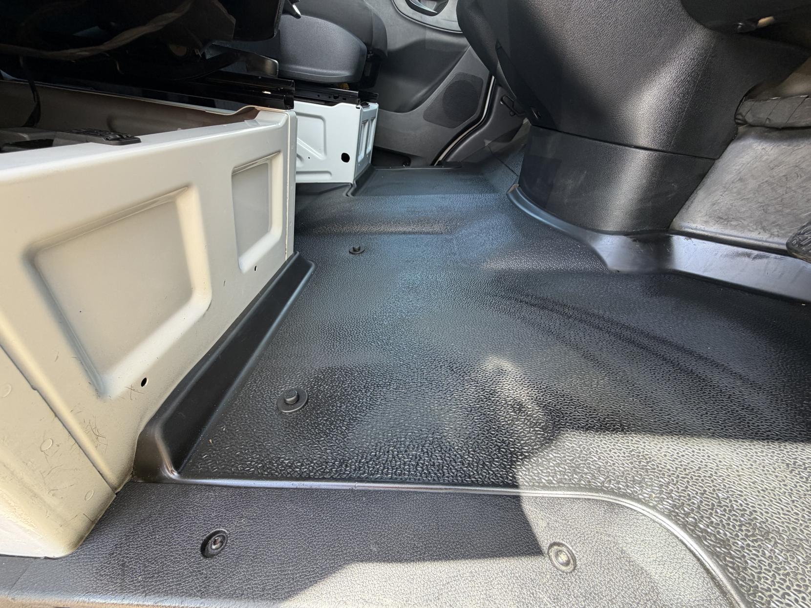 2021 Mercedes-Benz Sprinter 2.0 317 CDI Progressive Panel Van 5dr Diesel Manual RWD L2 H2 Euro 6 (s/s) (170 ps) - Thumbnail 31