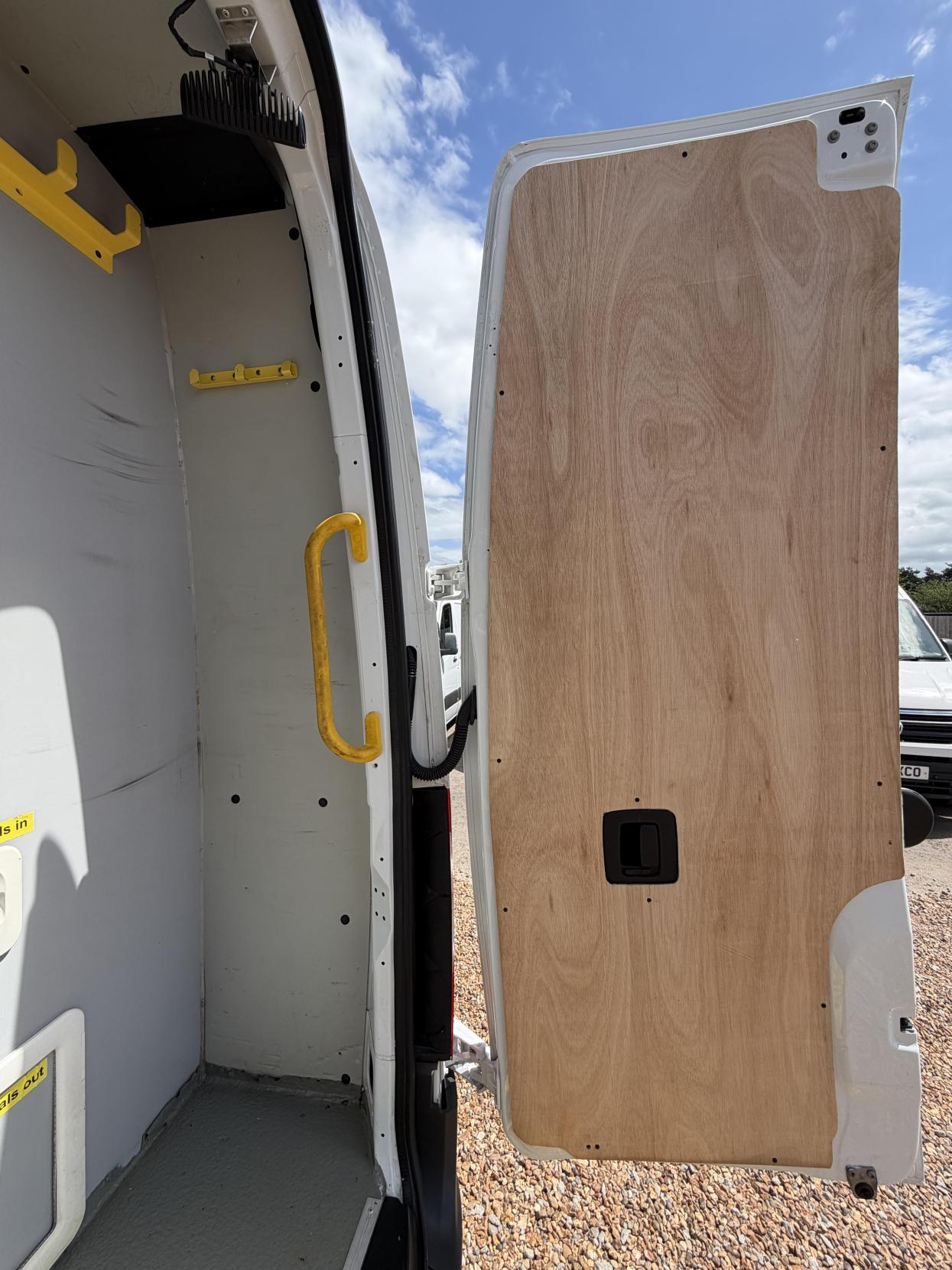 2021 Mercedes-Benz Sprinter 2.0 317 CDI Progressive Panel Van 5dr Diesel Manual RWD L2 H2 Euro 6 (s/s) (170 ps) - Thumbnail 41