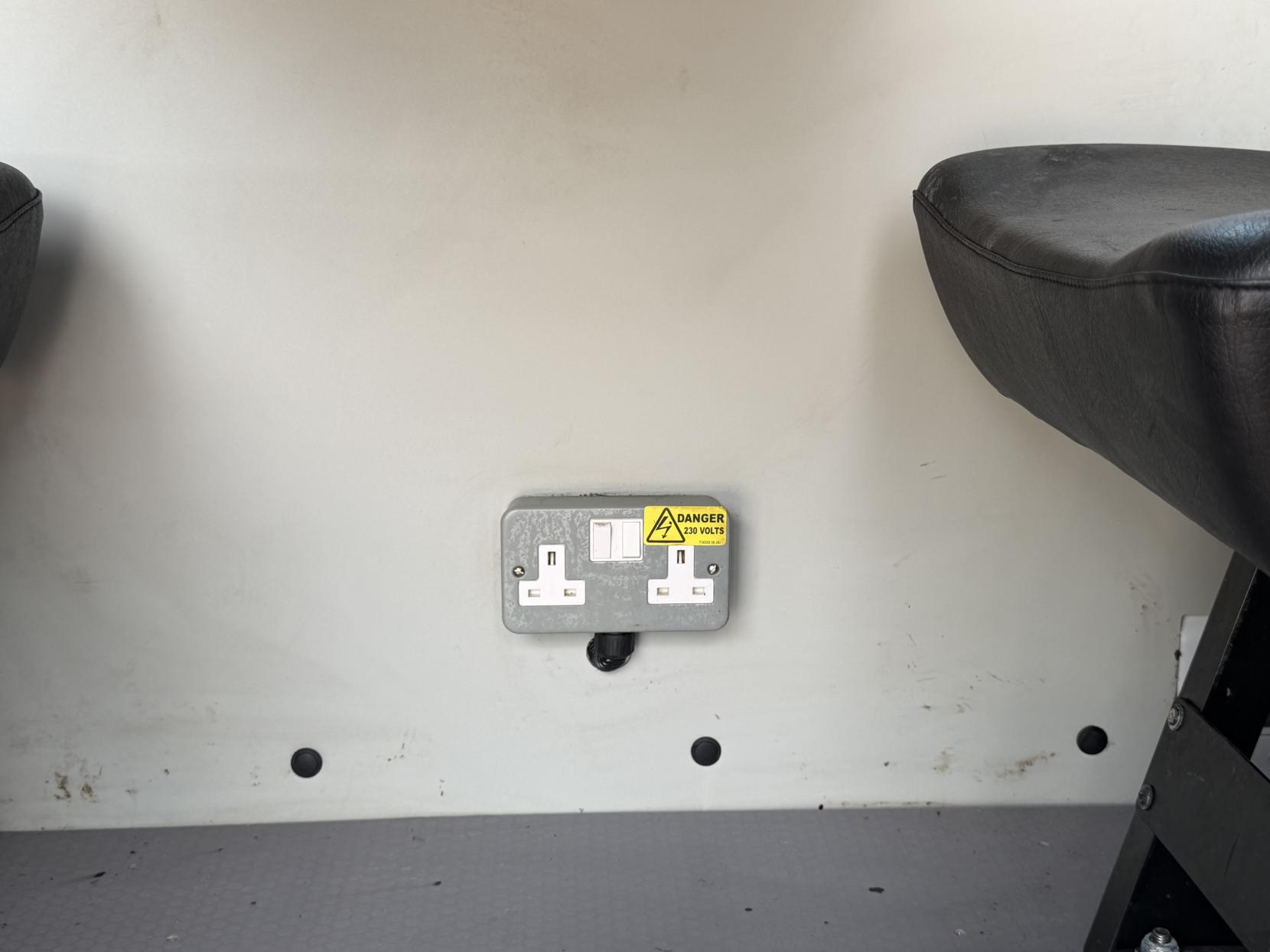 2021 Mercedes-Benz Sprinter 2.0 317 CDI Progressive Panel Van 5dr Diesel Manual RWD L2 H2 Euro 6 (s/s) (170 ps) - Thumbnail 49