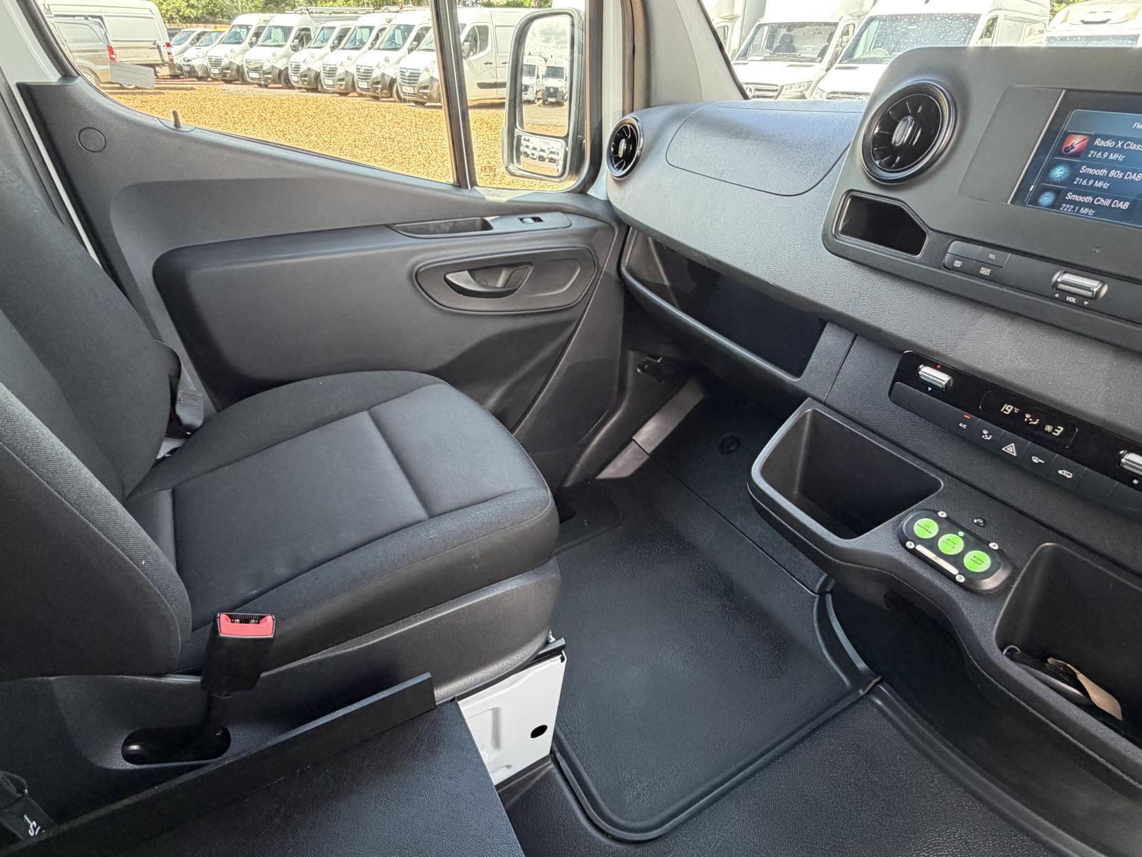 2021 Mercedes-Benz Sprinter 2.0 317 CDI Progressive Panel Van 5dr Diesel Manual RWD L2 H2 Euro 6 (s/s) (170 ps) - Thumbnail 19