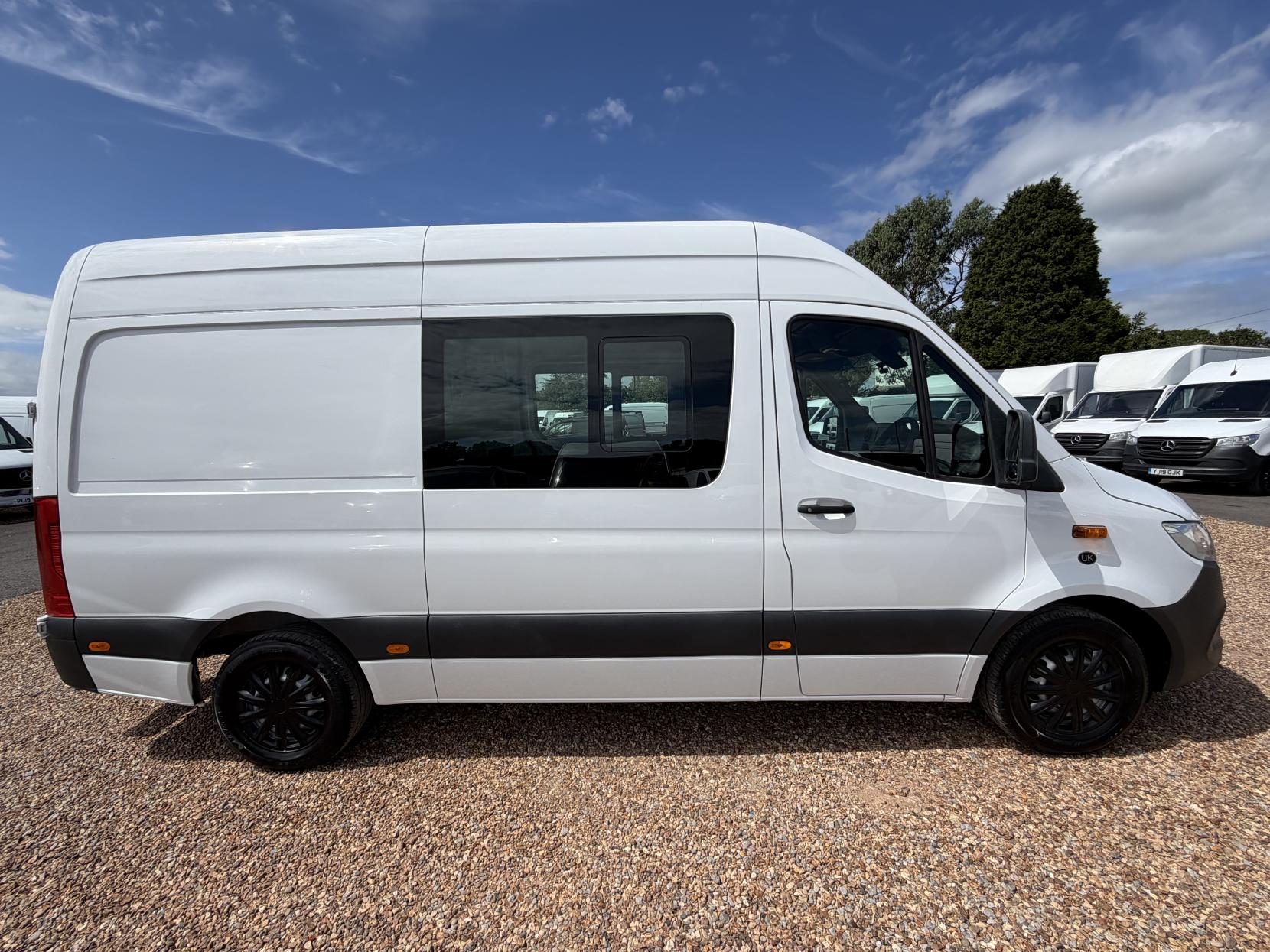 2021 Mercedes-Benz Sprinter 2.0 317 CDI Progressive Panel Van 5dr Diesel Manual RWD L2 H2 Euro 6 (s/s) (170 ps) - Thumbnail 9