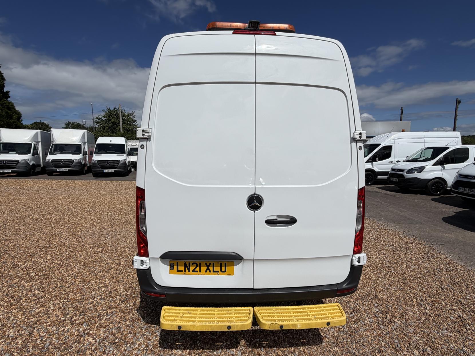 2021 Mercedes-Benz Sprinter 2.0 317 CDI Progressive Panel Van 5dr Diesel Manual RWD L2 H2 Euro 6 (s/s) (170 ps) - Thumbnail 8