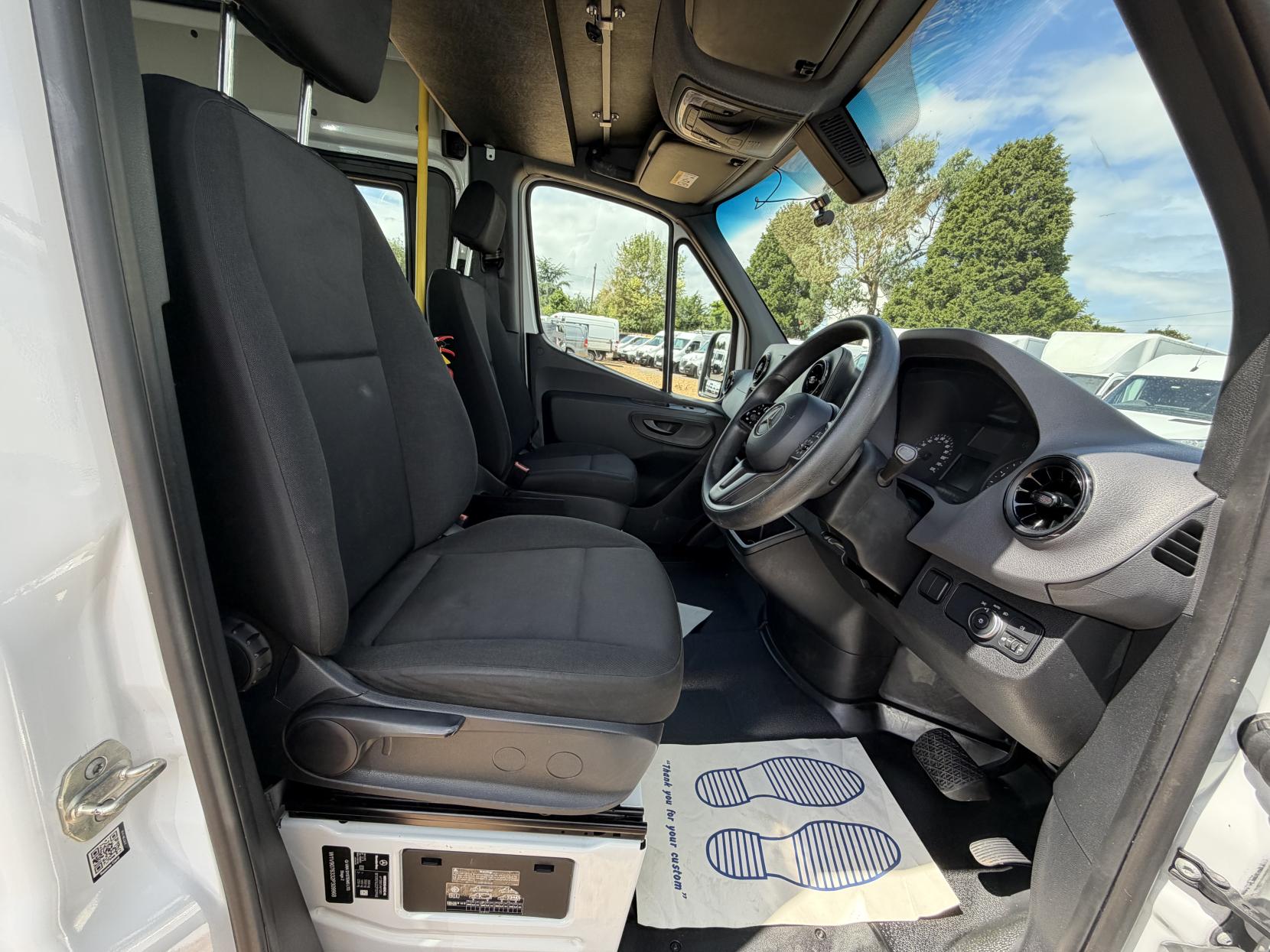 2021 Mercedes-Benz Sprinter 2.0 317 CDI Progressive Panel Van 5dr Diesel Manual RWD L2 H2 Euro 6 (s/s) (170 ps) - Thumbnail 34