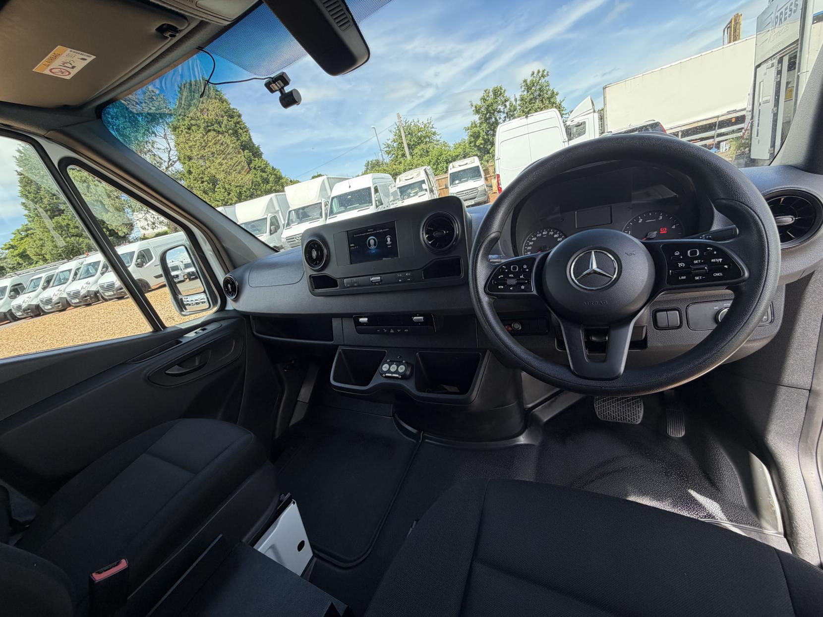 2021 Mercedes-Benz Sprinter 2.0 317 CDI Progressive Panel Van 5dr Diesel Manual RWD L2 H2 Euro 6 (s/s) (170 ps) - Thumbnail 2