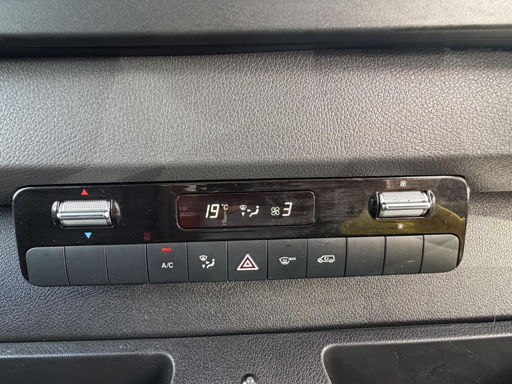 2021 Mercedes-Benz Sprinter 2.0 317 CDI Progressive Panel Van 5dr Diesel Manual RWD L2 H2 Euro 6 (s/s) (170 ps) - Thumbnail 17