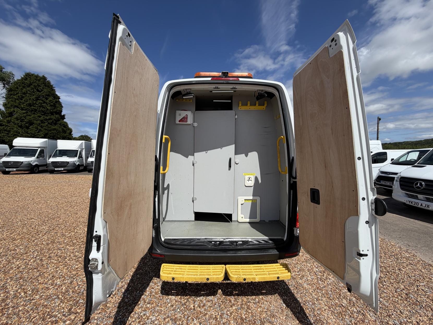 2021 Mercedes-Benz Sprinter 2.0 317 CDI Progressive Panel Van 5dr Diesel Manual RWD L2 H2 Euro 6 (s/s) (170 ps) - Thumbnail 35