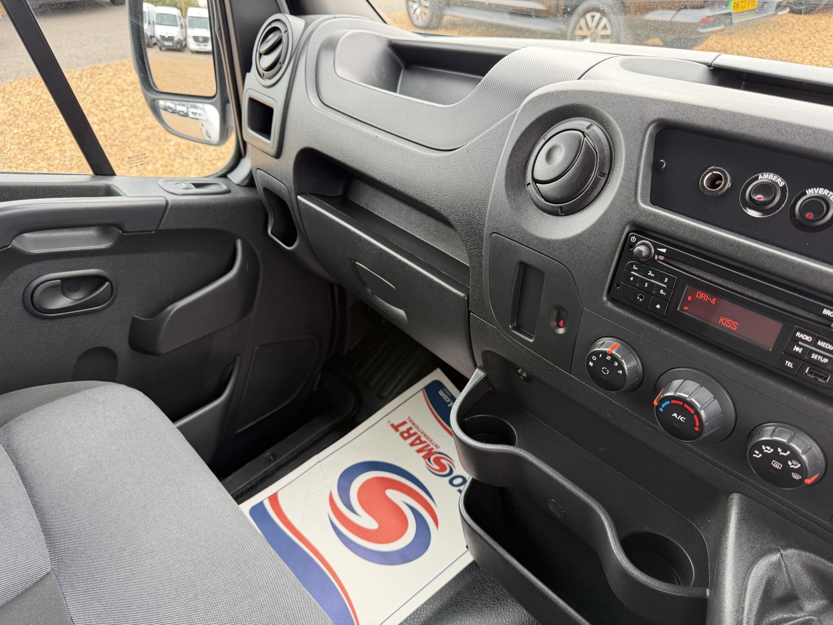 2019 Renault Master - Thumbnail 24