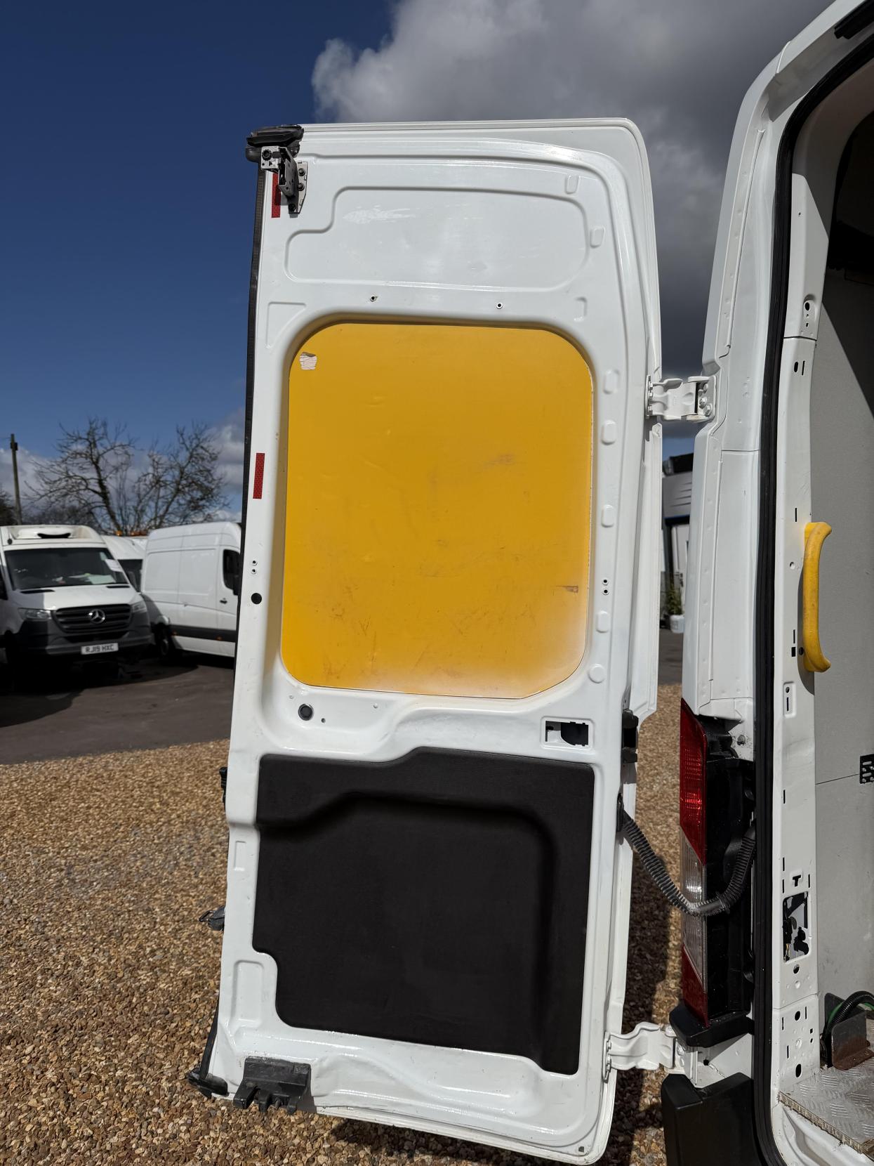 Ford Transit 2.0 350 EcoBlue Leader Panel Van 5dr Diesel Manual RWD L2 H3 Euro 6 (s/s) (130 ps)