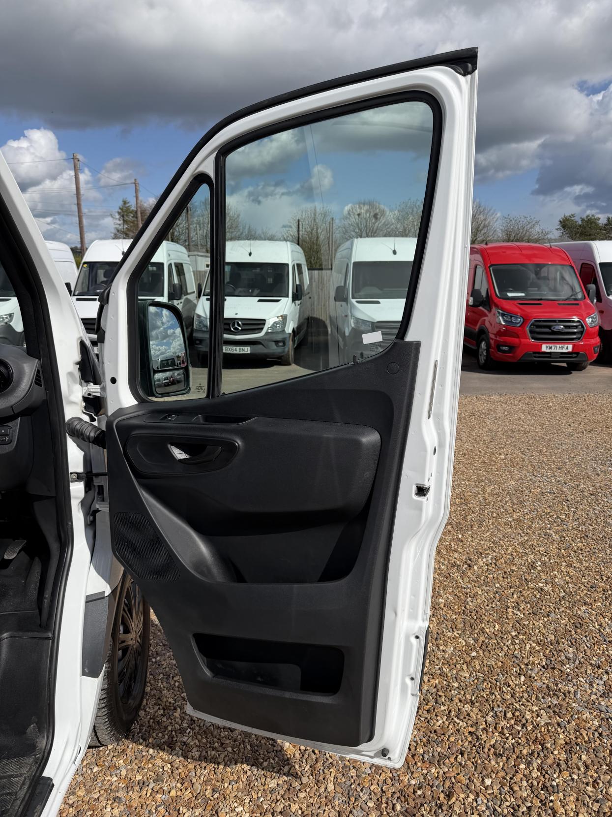 Mercedes-Benz Sprinter 2.1 314 CDI Panel Van 5dr Diesel Manual RWD L2 H2 Euro 6 (143 ps)