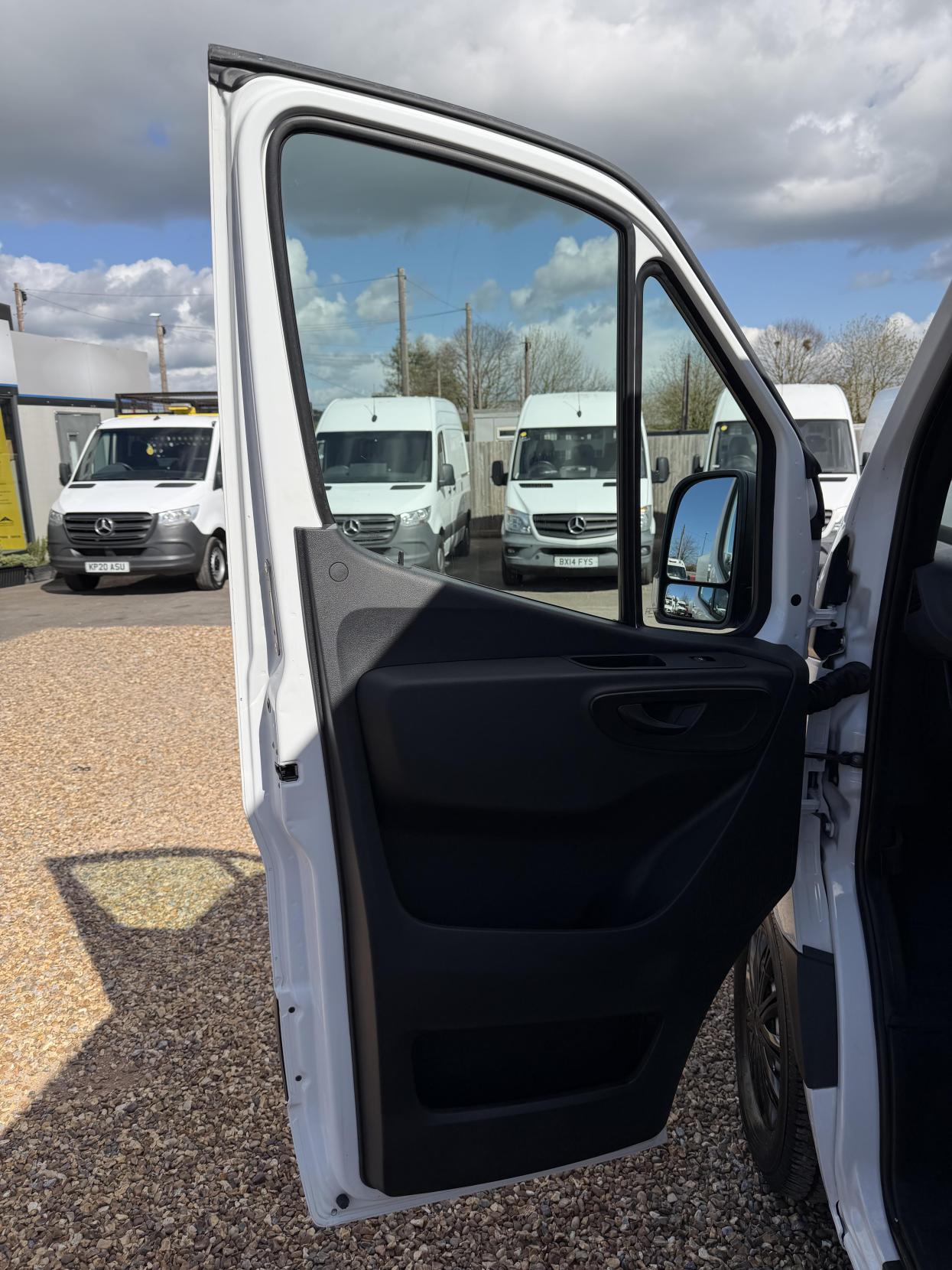 Mercedes-Benz Sprinter 2.1 314 CDI Panel Van 5dr Diesel Manual RWD L2 H2 Euro 6 (143 ps)