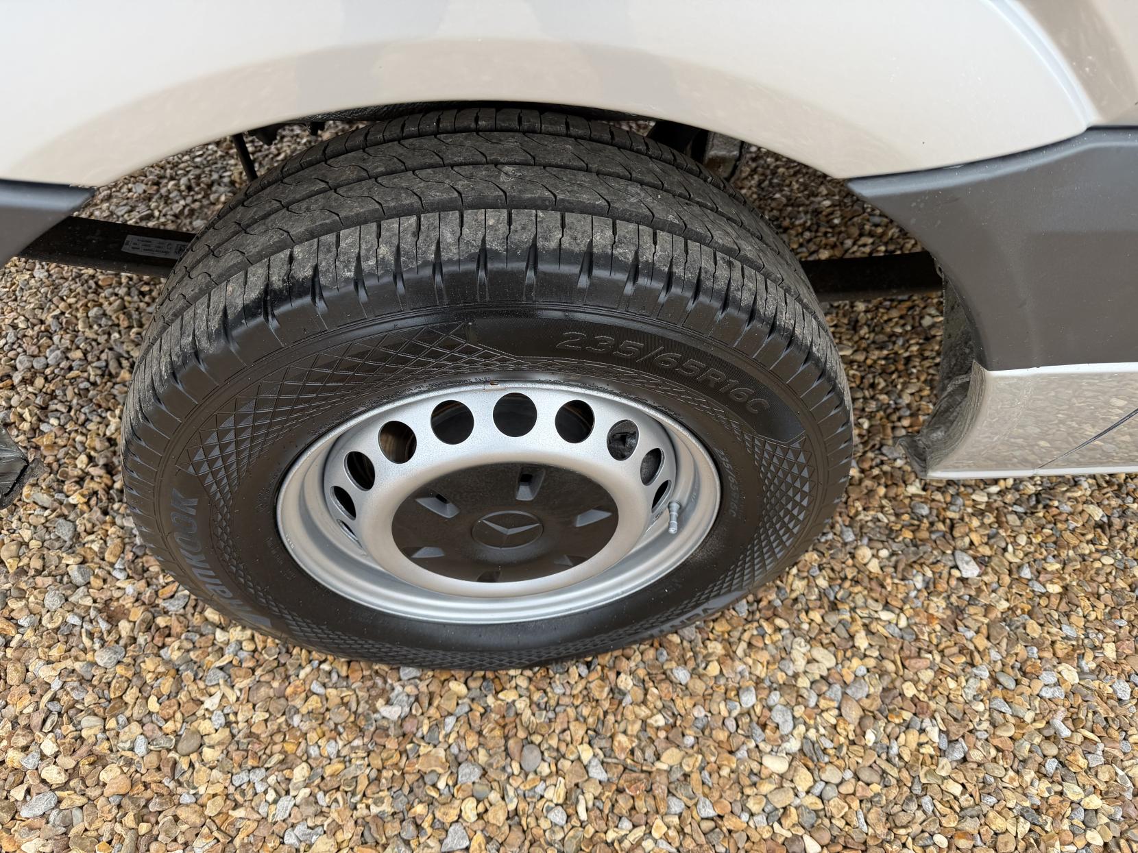 Mercedes-Benz Sprinter 2.1 313 CDi BlueEFFICIENCY Panel Van 4dr Diesel Manual RWD L1 H3 (211 g/km, 129 bhp)