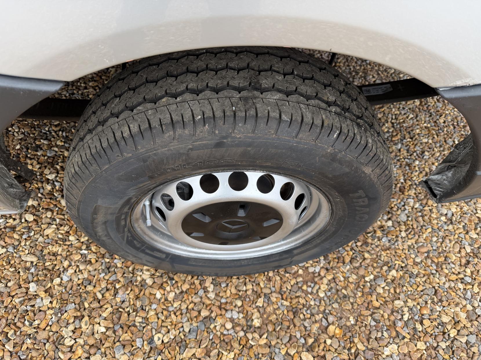 Mercedes-Benz Sprinter 2.1 313 CDi BlueEFFICIENCY Panel Van 4dr Diesel Manual RWD L1 H3 (211 g/km, 129 bhp)