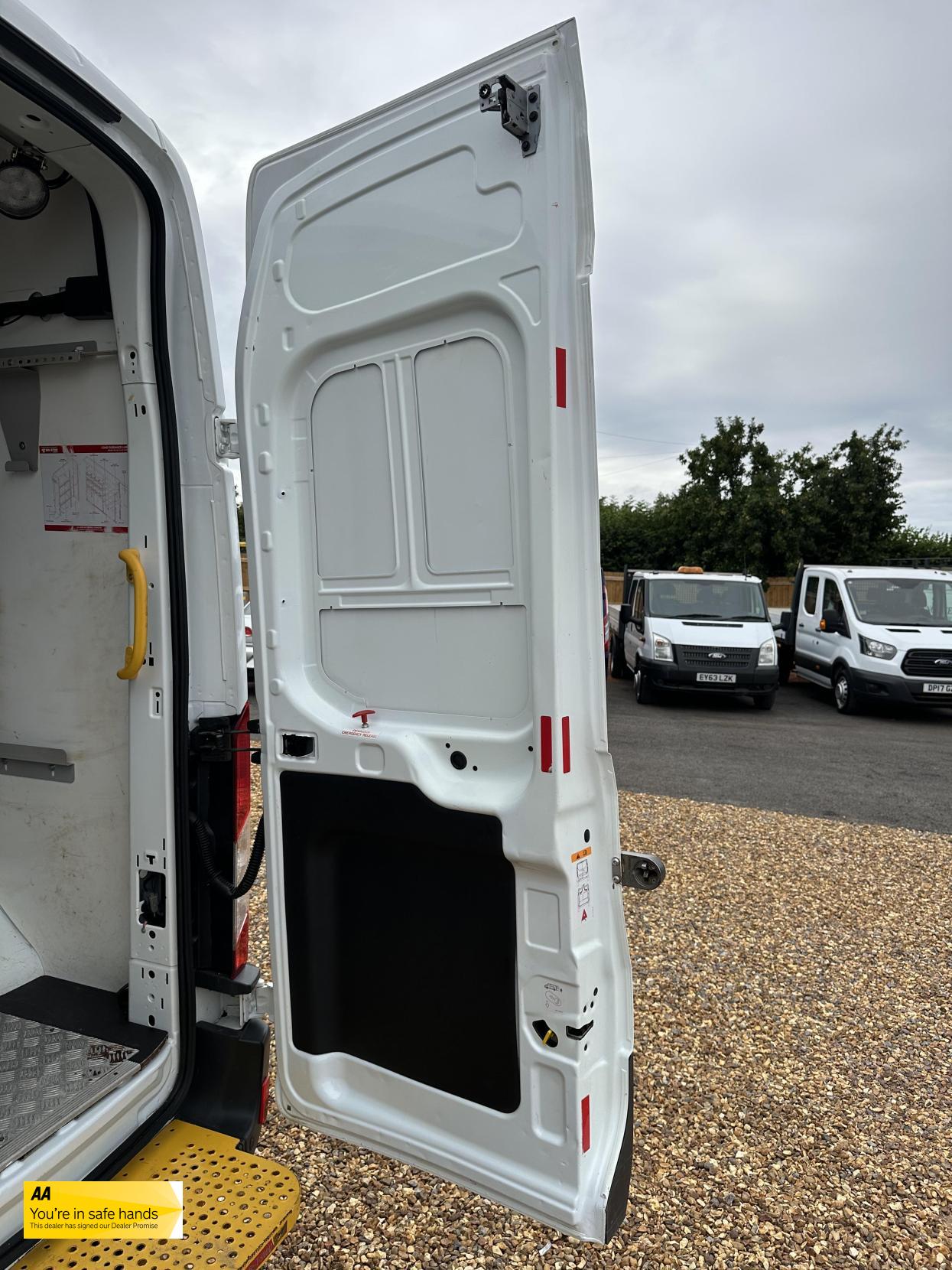 Ford Transit 2.0 350 EcoBlue Panel Van 5dr Diesel Manual RWD L2 H3 Euro 6 (130 ps)