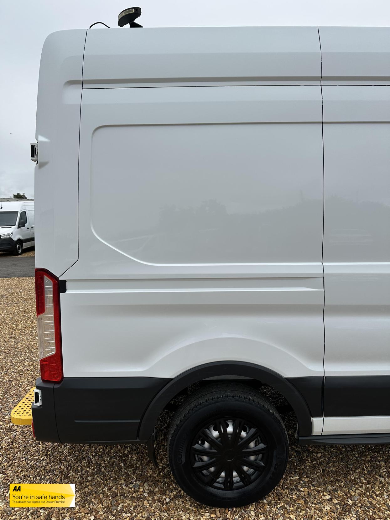 Ford Transit 2.0 350 EcoBlue Panel Van 5dr Diesel Manual RWD L2 H3 Euro 6 (130 ps)