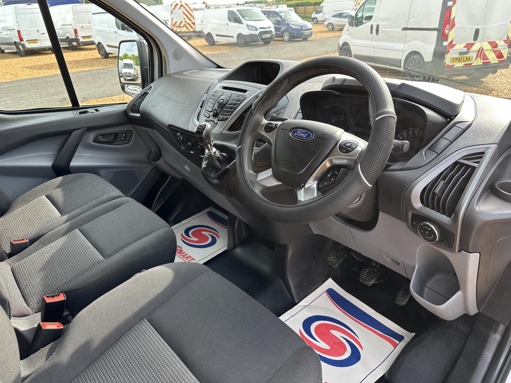 Ford Transit Custom 2.2 TDCi 310 Panel Van 5dr Diesel Manual L2 H1 (186 g/km, 123 bhp)