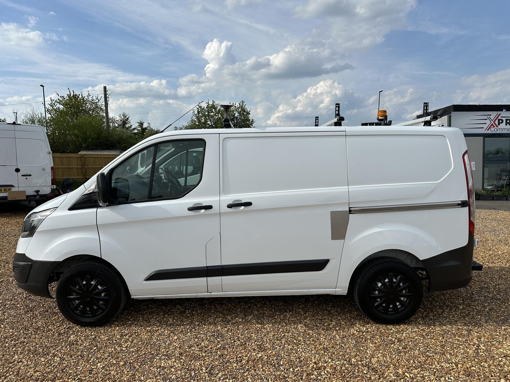 Ford Transit Custom 2.2 TDCi 310 Panel Van 5dr Diesel Manual L2 H1 (186 g/km, 123 bhp)