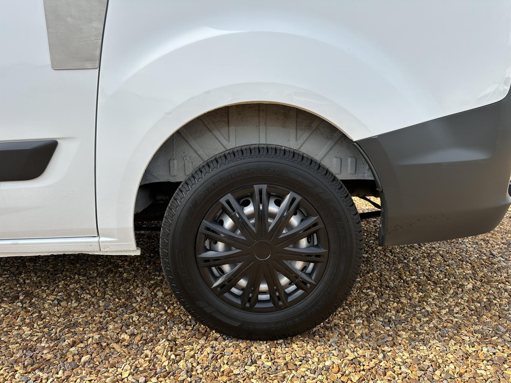 Ford Transit Custom 2.2 TDCi 310 Panel Van 5dr Diesel Manual L2 H1 (186 g/km, 123 bhp)